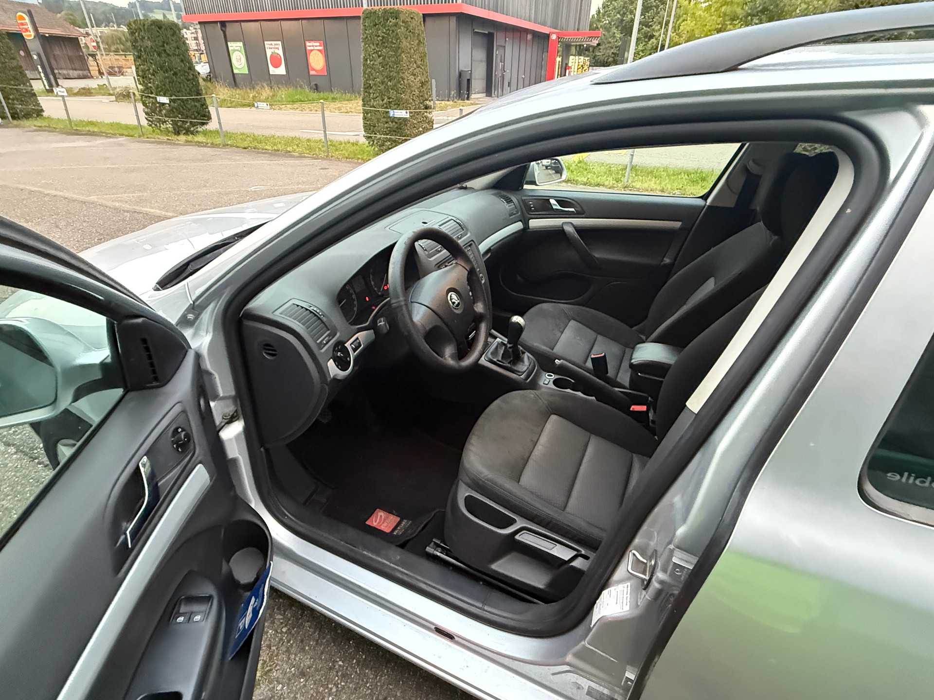 SKODA Octavia 2.0 FSI Adventure 4x4-image-5