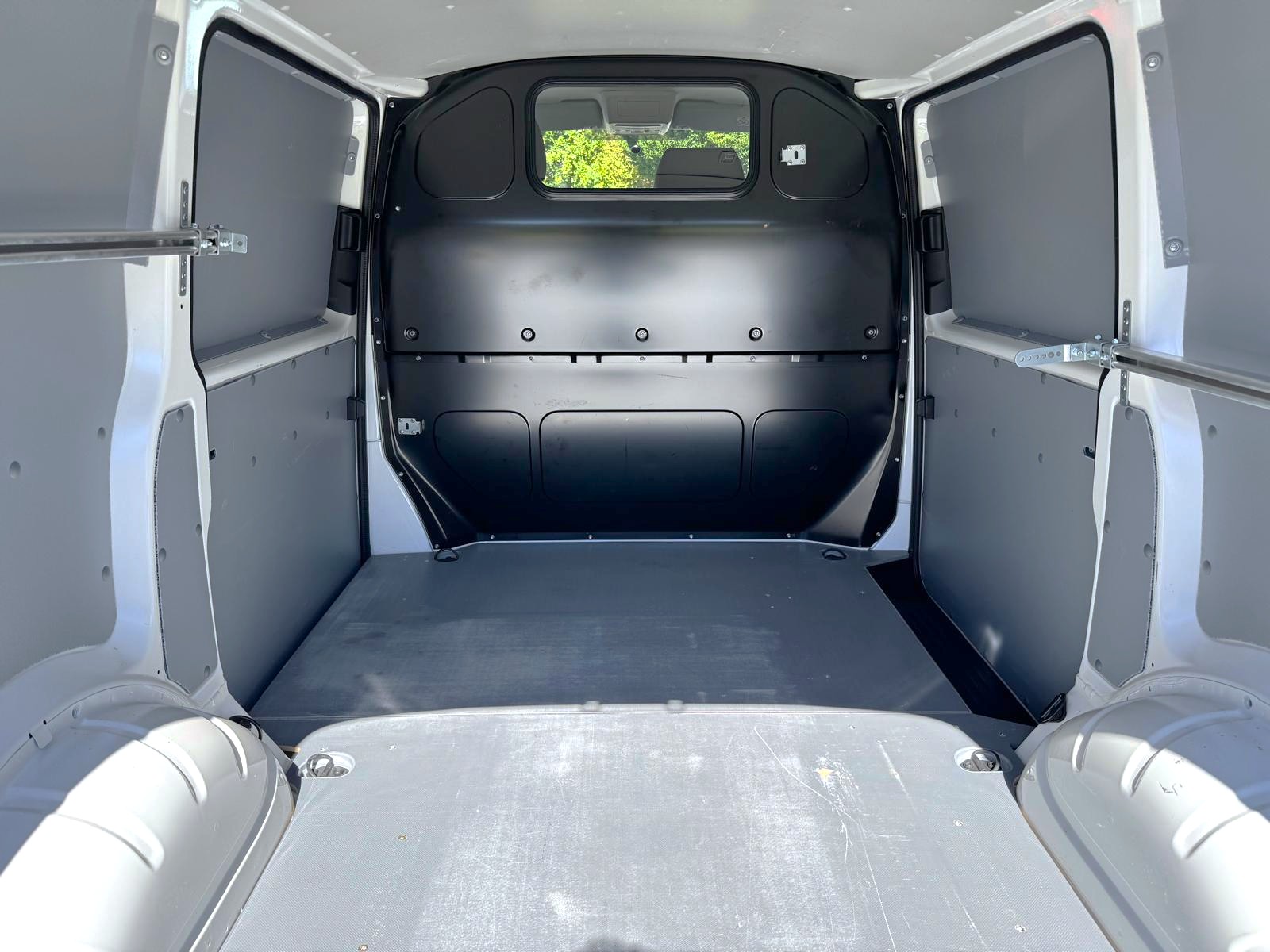 VW T6.1 2.0 TDI DSG-image-18
