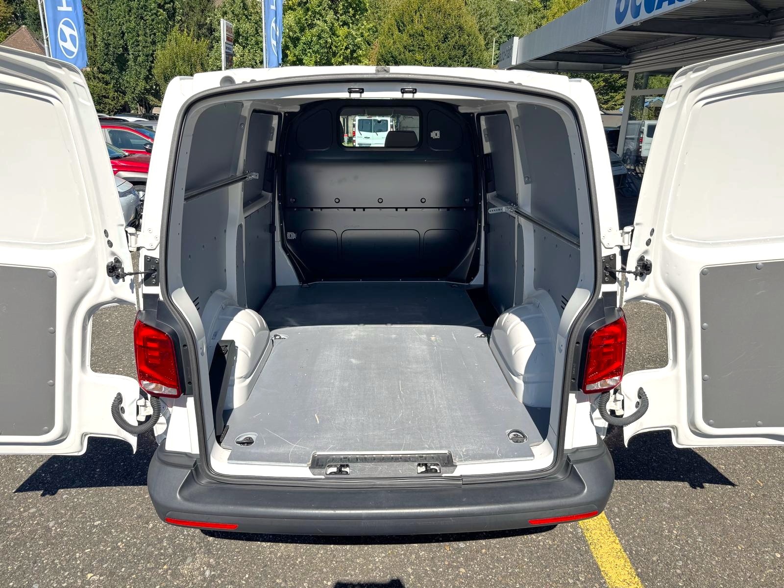 VW T6.1 2.0 TDI DSG-image-17