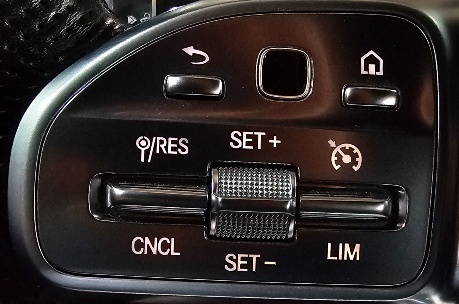 MERCEDES-BENZ E 220 d Coupé AMG Line 4 Matic 9G-Tronic-image-15