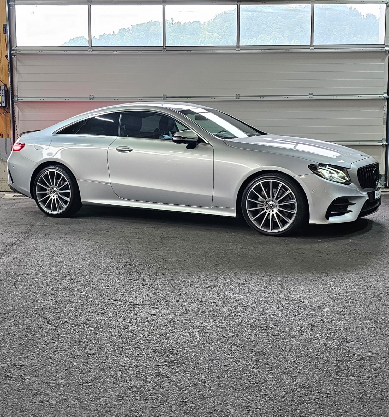 MERCEDES-BENZ E 220 d Coupé AMG Line 4 Matic 9G-Tronic-image-5
