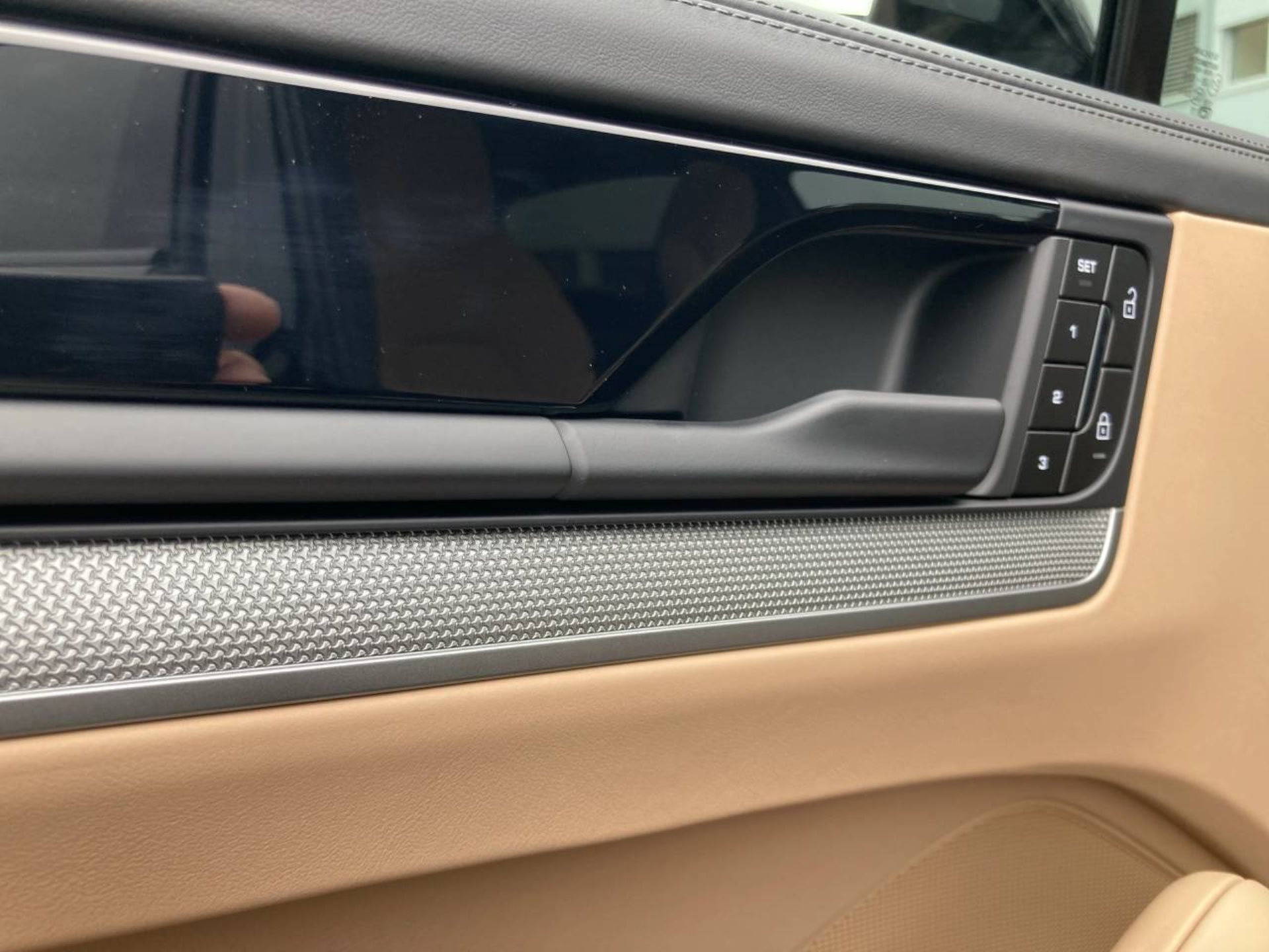 PORSCHE Cayenne Coupé-image-19