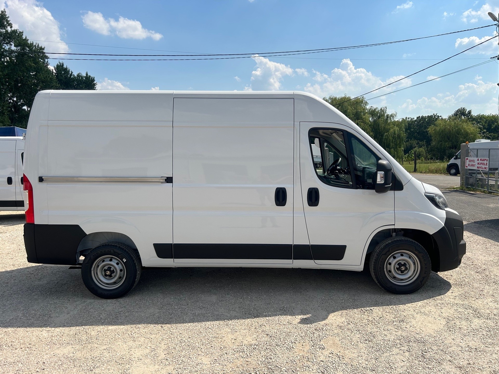 CITROEN L2H2 Automatic-Getriebe, 2 x Schiebetüren verglast, und Multimedia Navigation Rückfahrkamera u.s.w-image-1