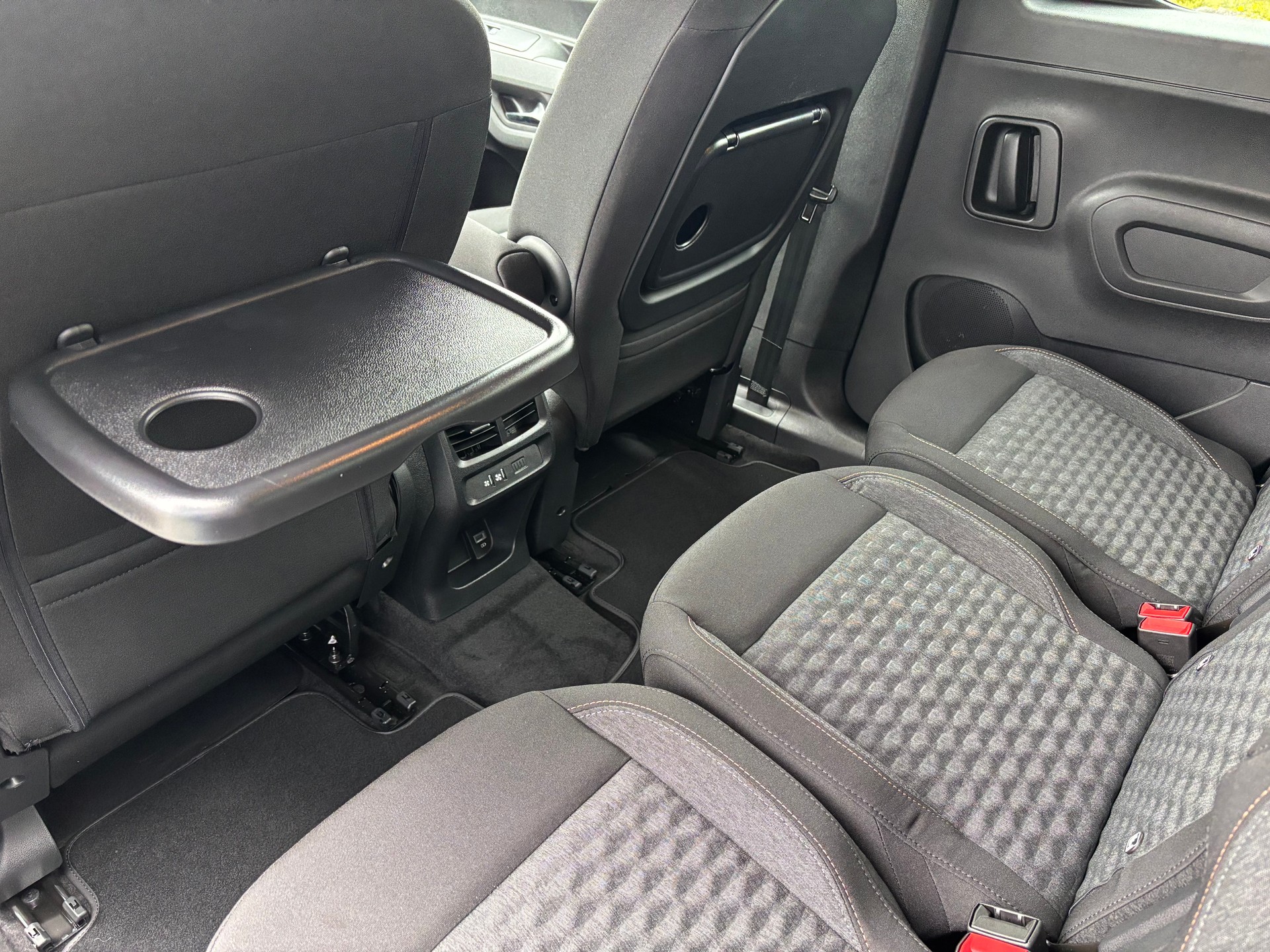 PEUGEOT Rifter 1.5 HDi GT EAT8-image-9