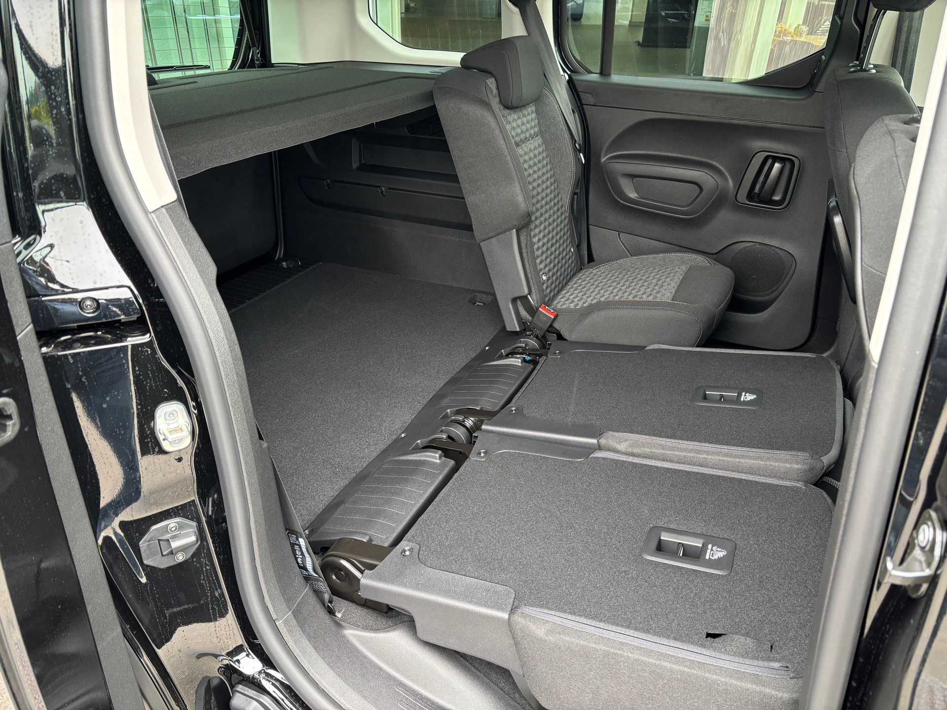 PEUGEOT Rifter 1.5 HDi GT EAT8-image-8