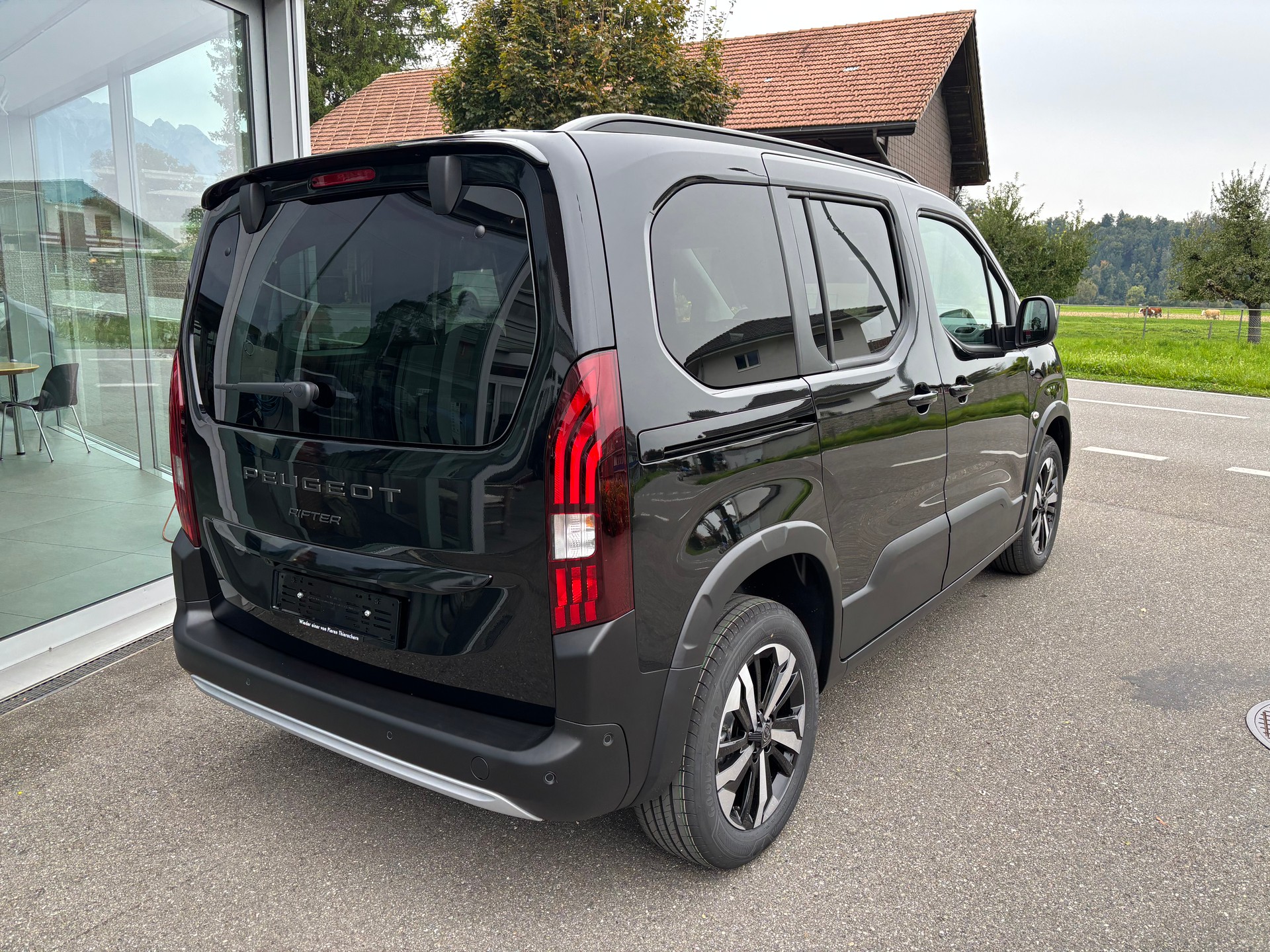 PEUGEOT Rifter 1.5 HDi GT EAT8-image-3