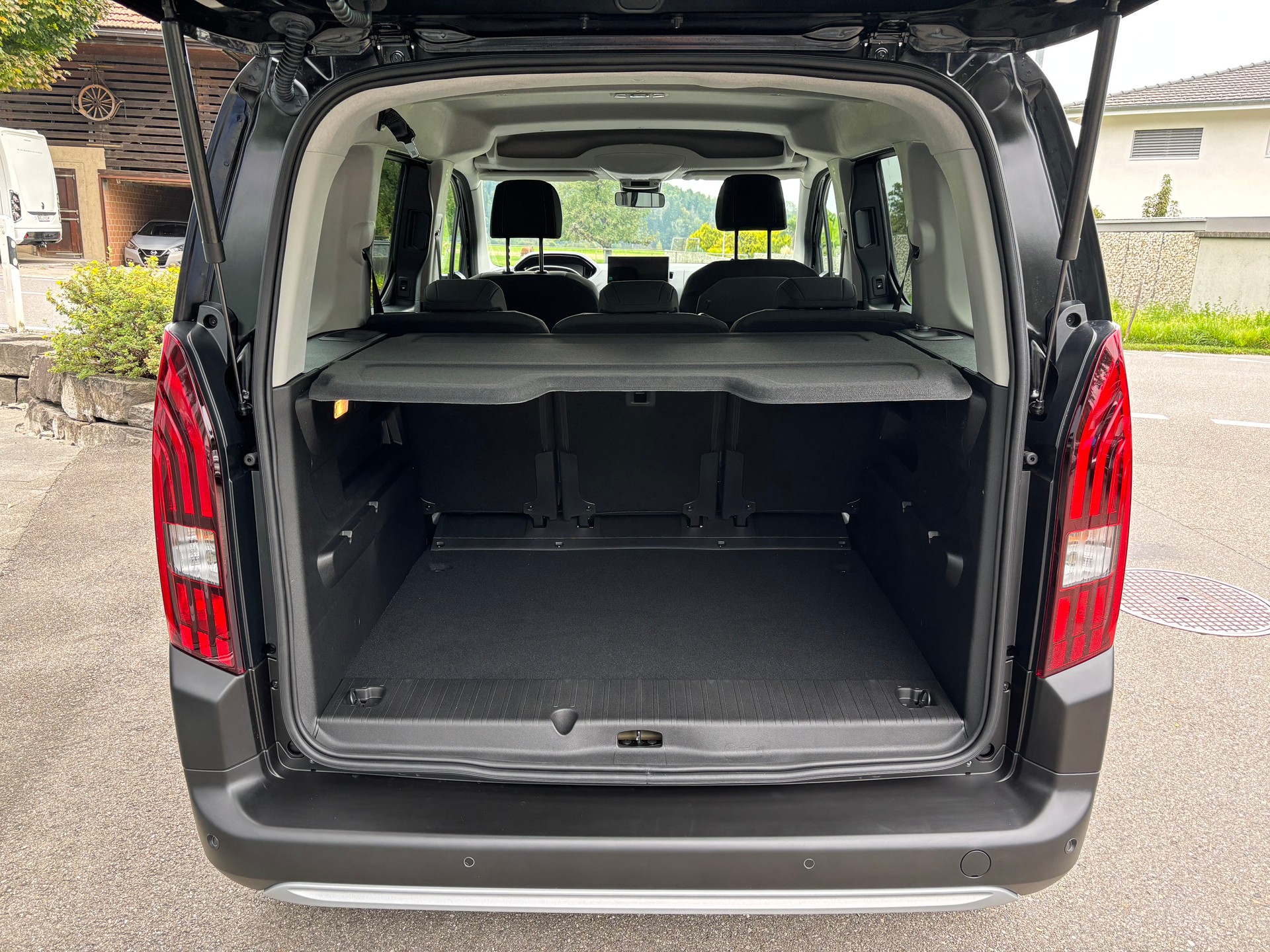 PEUGEOT Rifter 1.5 HDi GT EAT8-image-4
