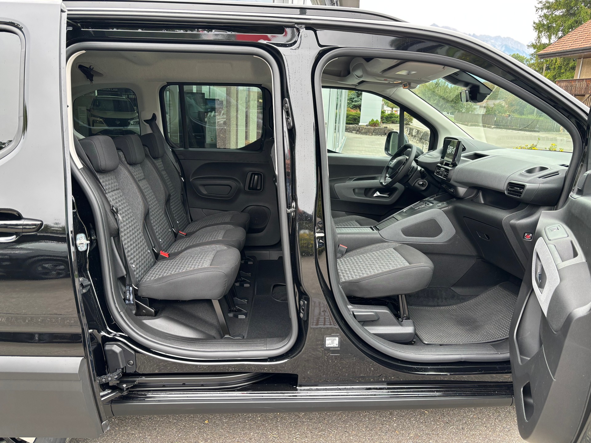 PEUGEOT Rifter 1.5 HDi GT EAT8-image-7