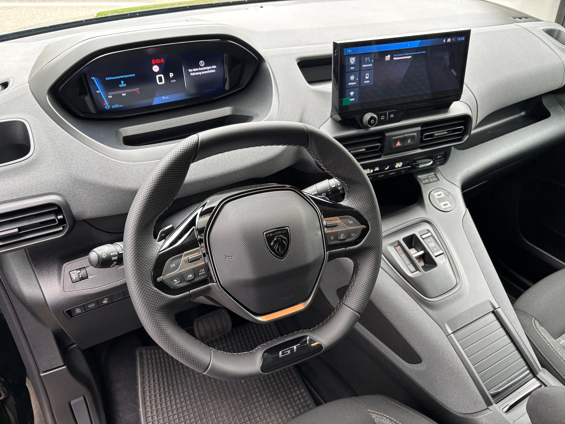 PEUGEOT Rifter 1.5 HDi GT EAT8-image-12