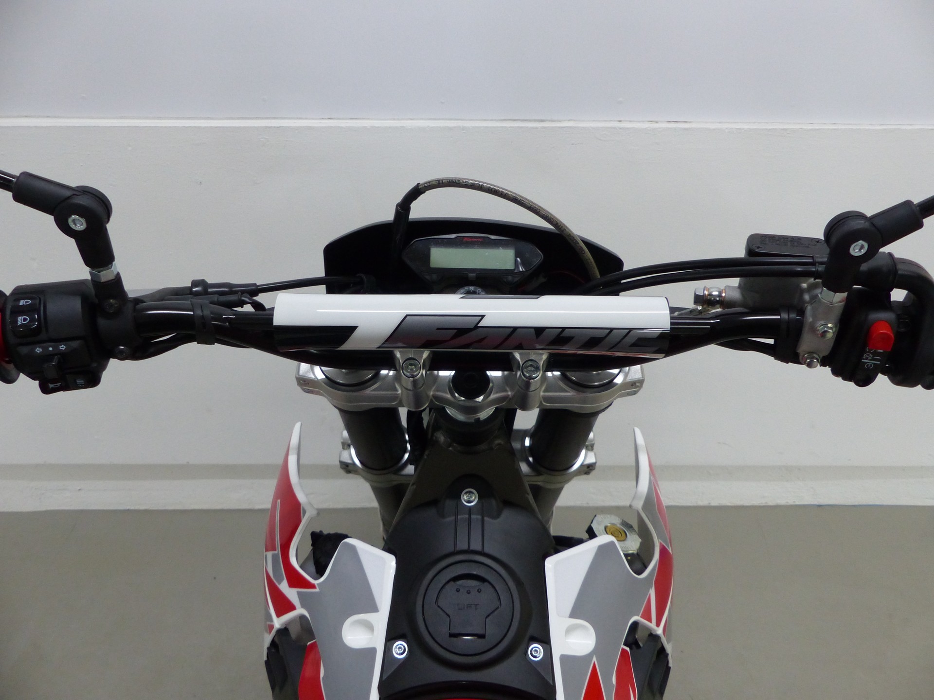 FANTIC XMF125 Performance ABS MY26-image-4