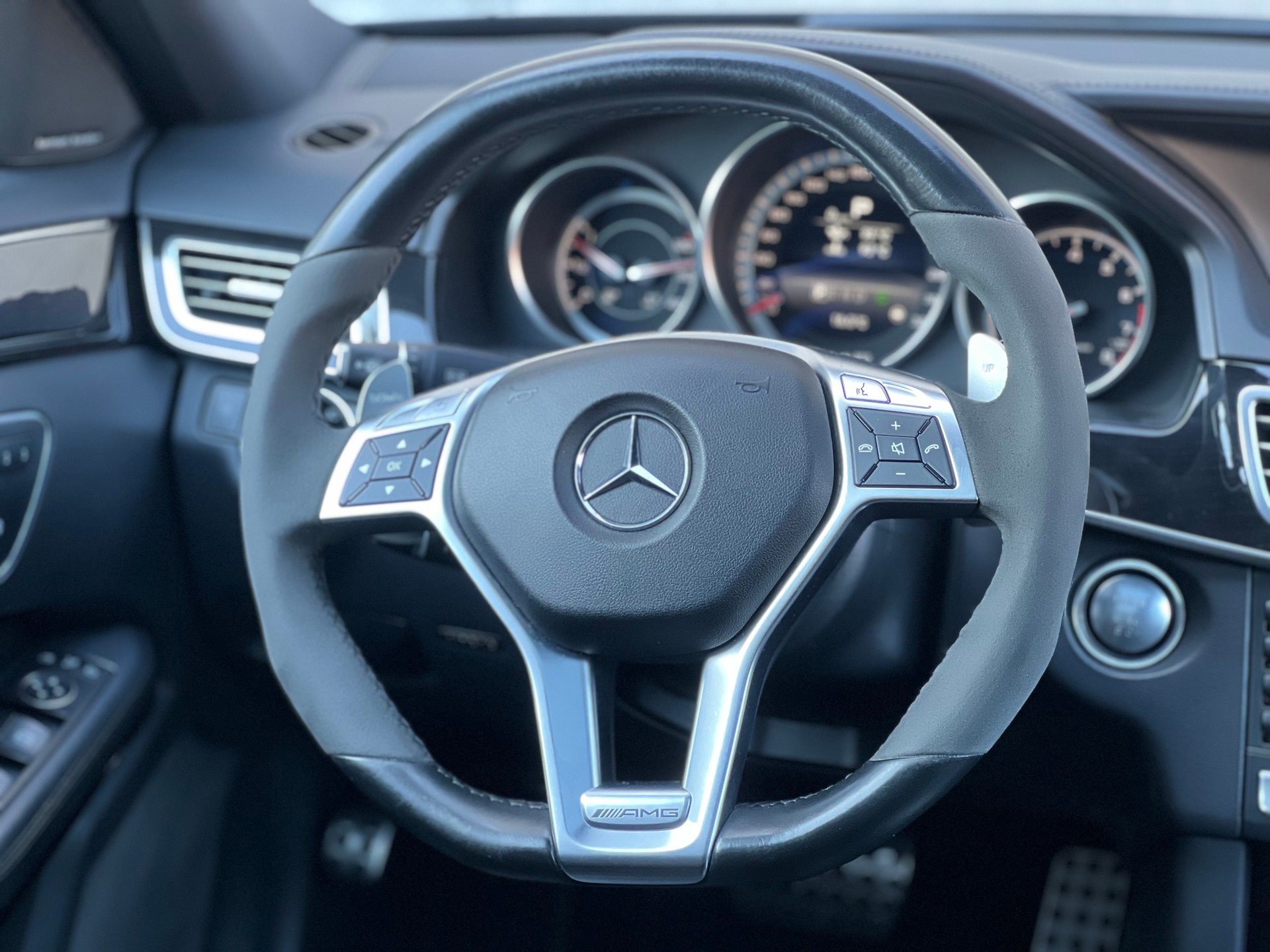 MERCEDES-BENZ E 63 AMG 4Matic Speedshift-image-8