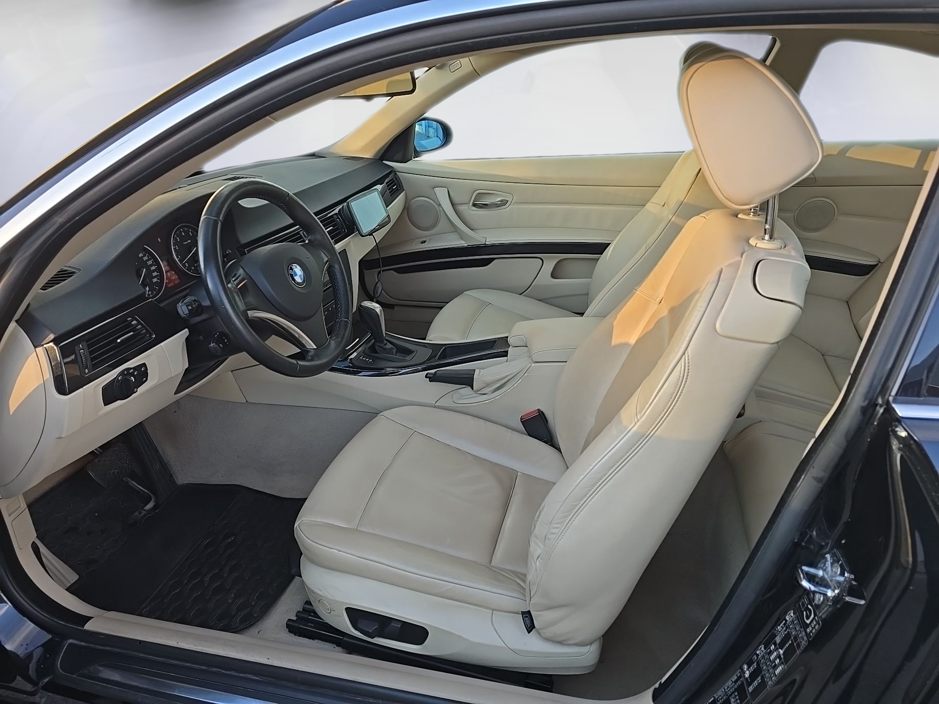 BMW 325xi Coupé-image-14