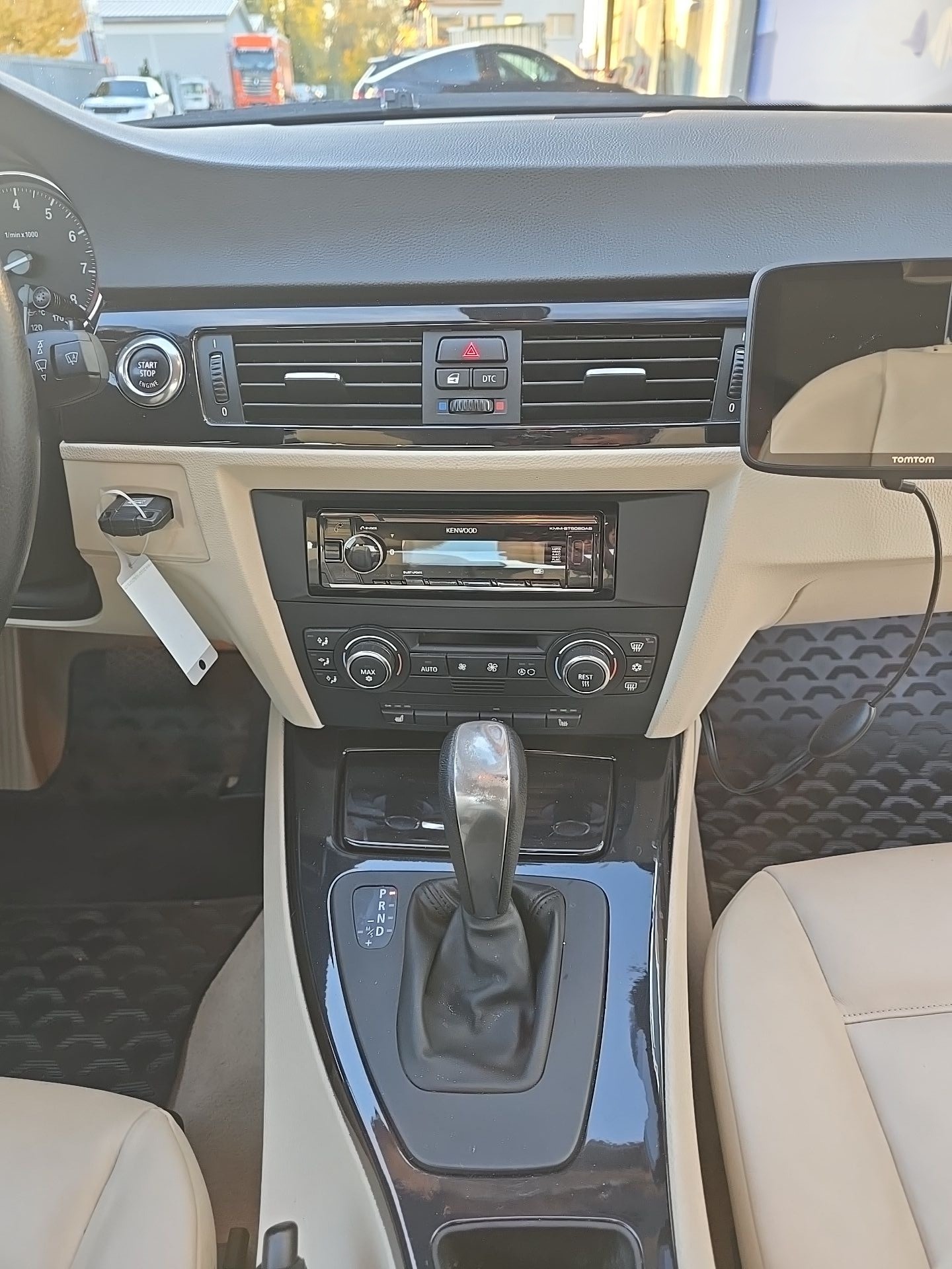BMW 325xi Coupé-image-11