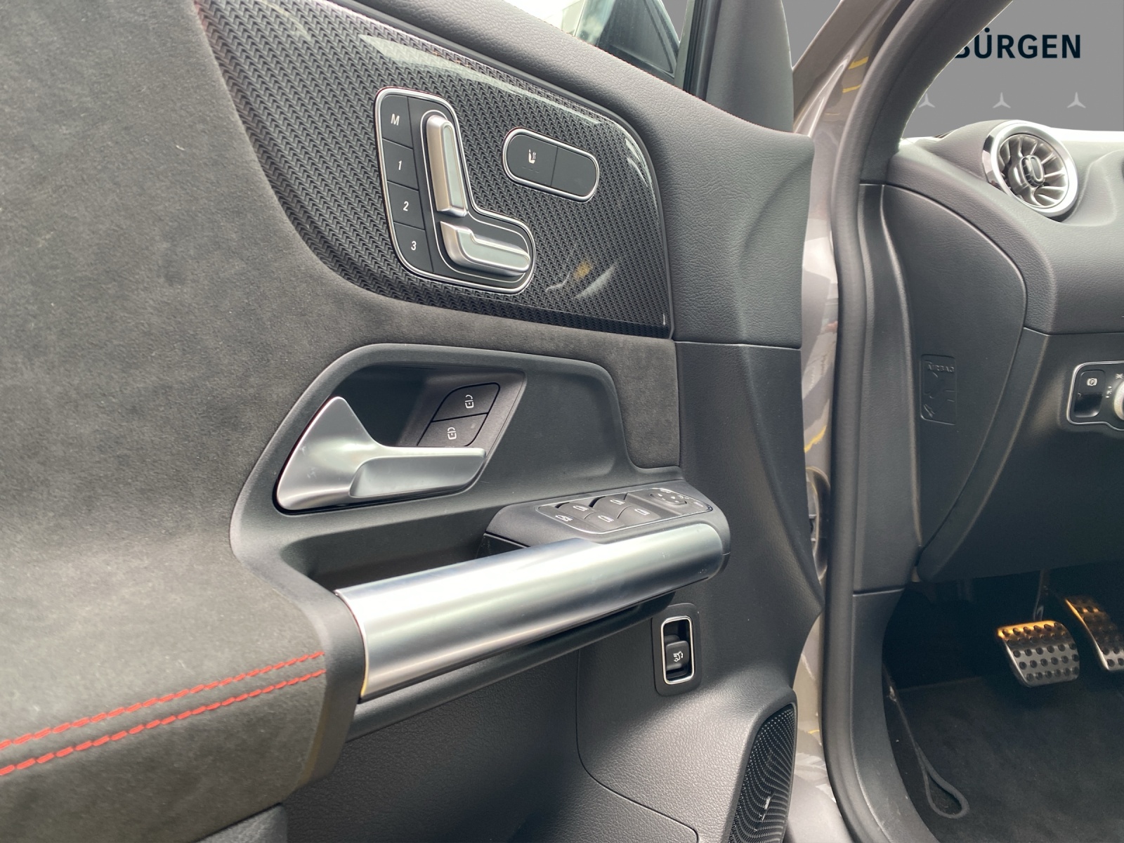 MERCEDES-BENZ GLA 200 7G-DCT-image-14