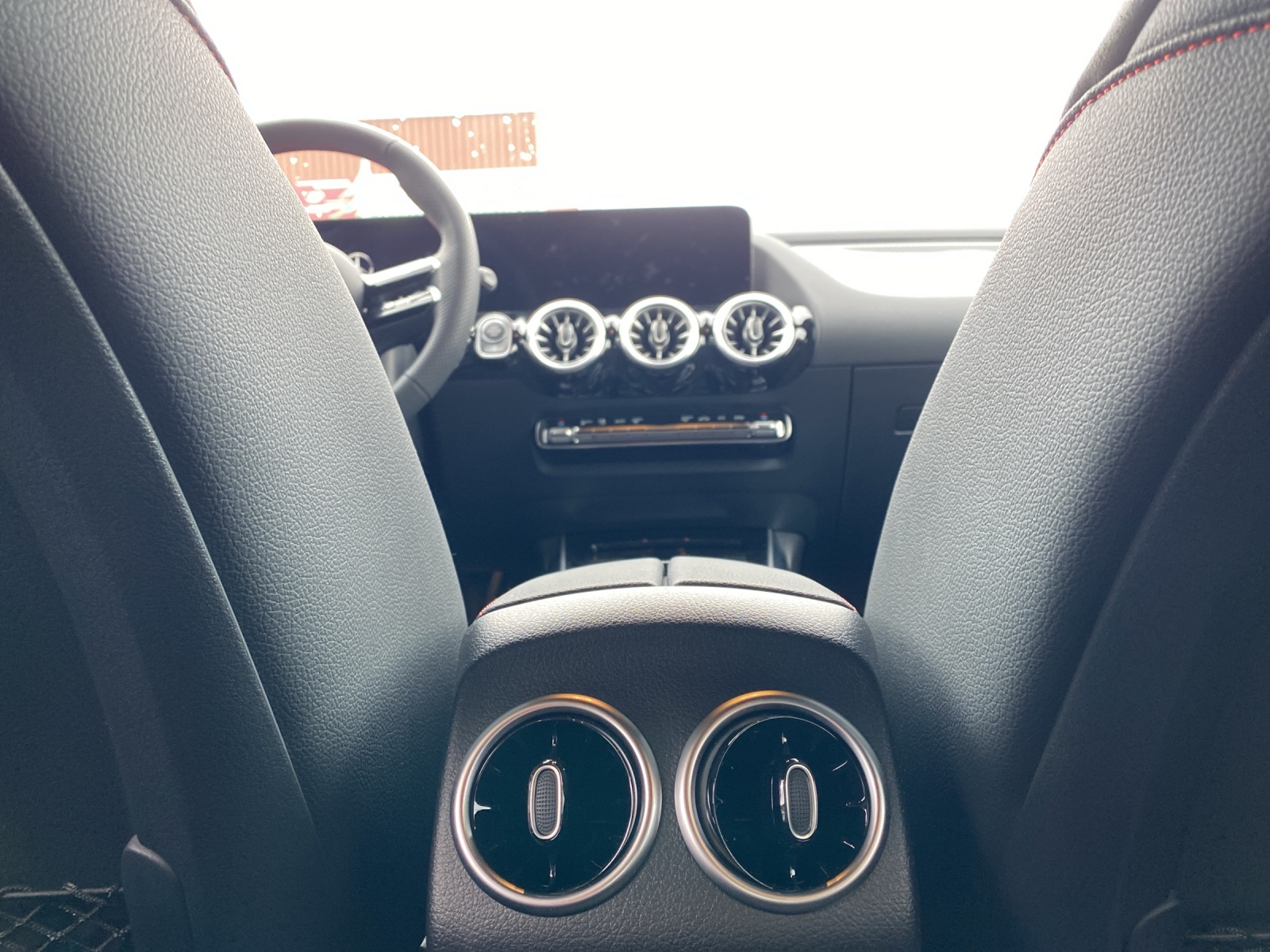 MERCEDES-BENZ GLA 200 7G-DCT-image-13