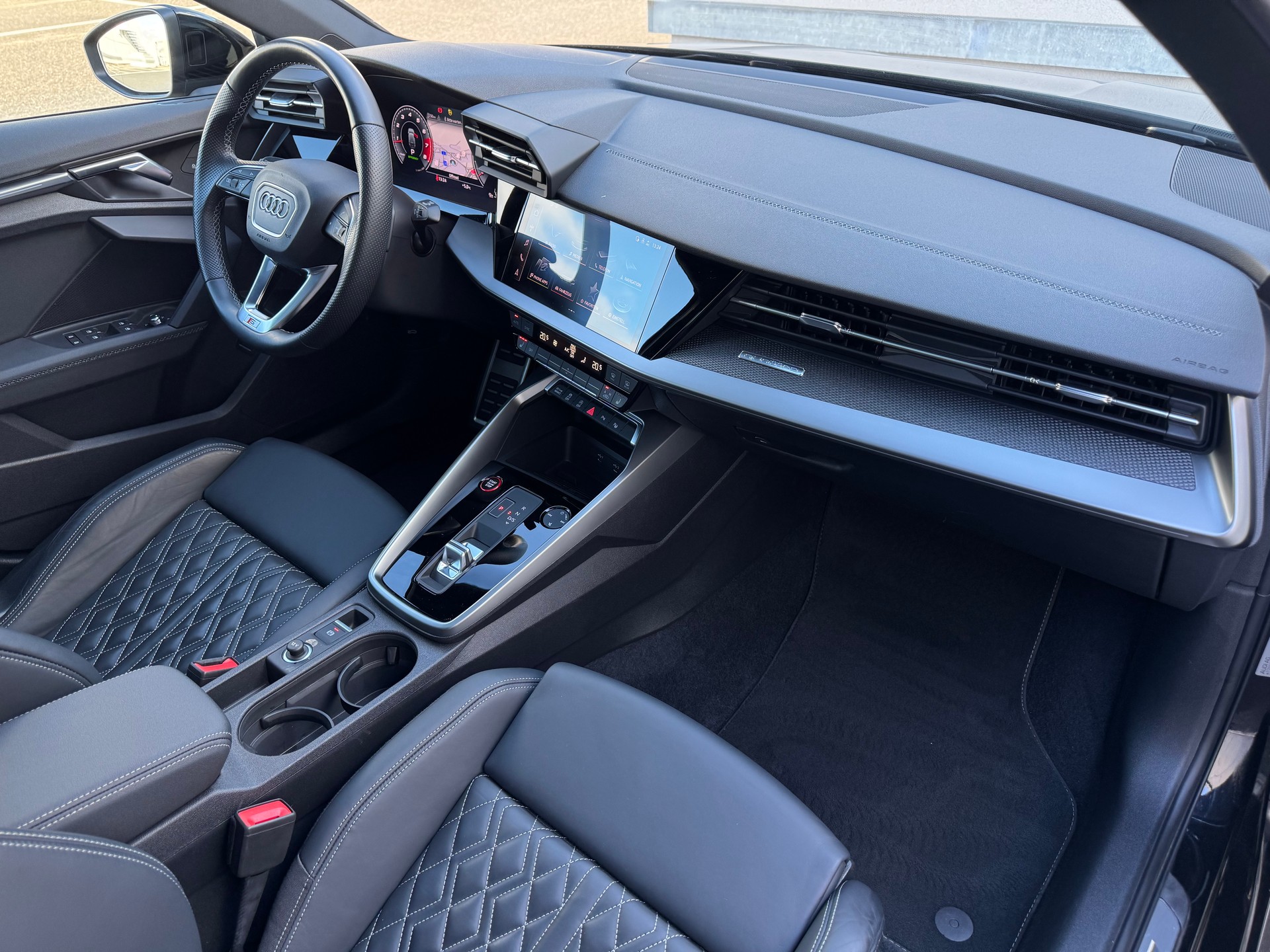 AUDI S3 Sportback 2.0 TFSI quattro S-tronic-image-11