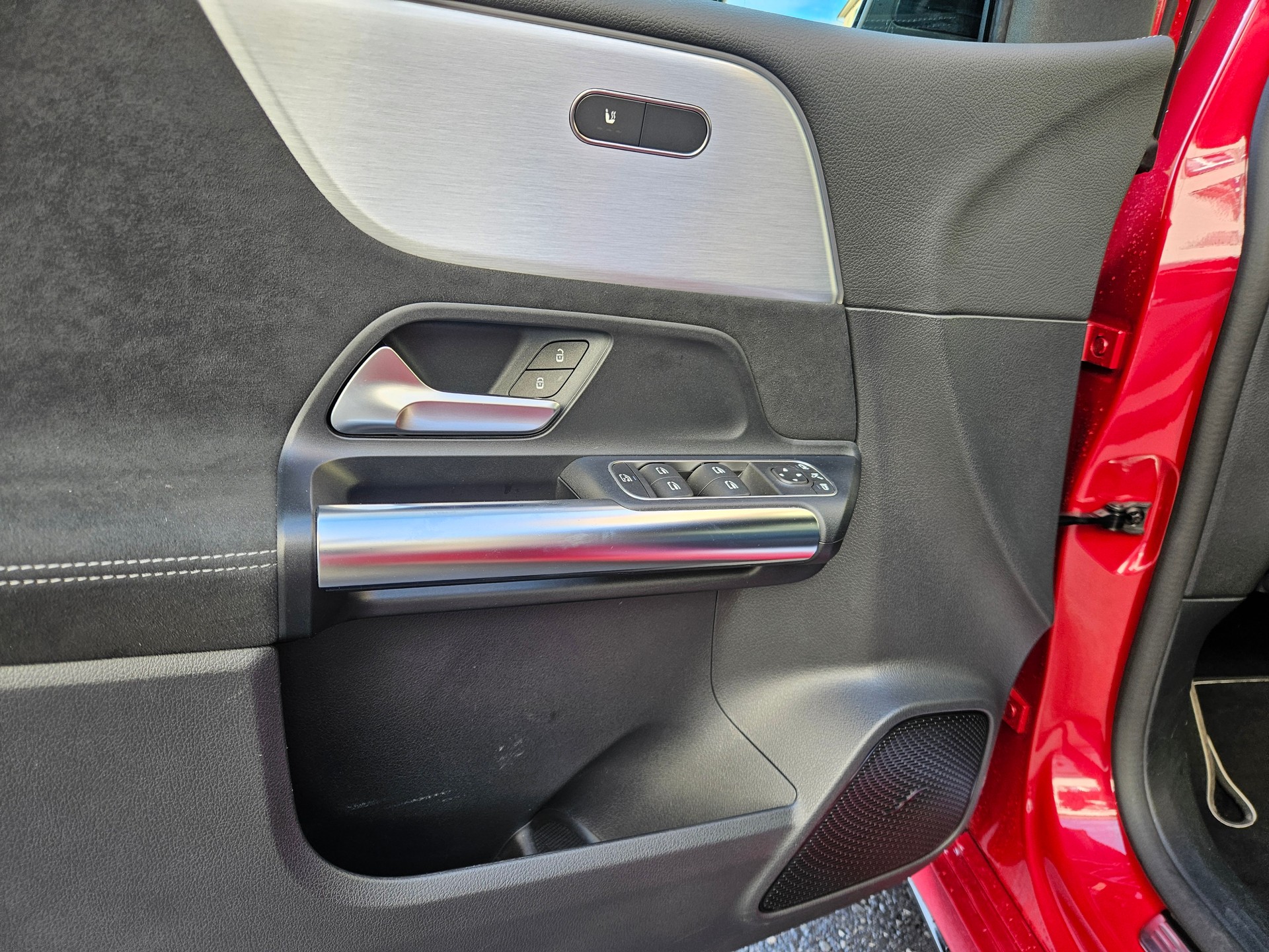 MERCEDES-BENZ B 220 d Swiss Star AMG Line 4matic-image-11