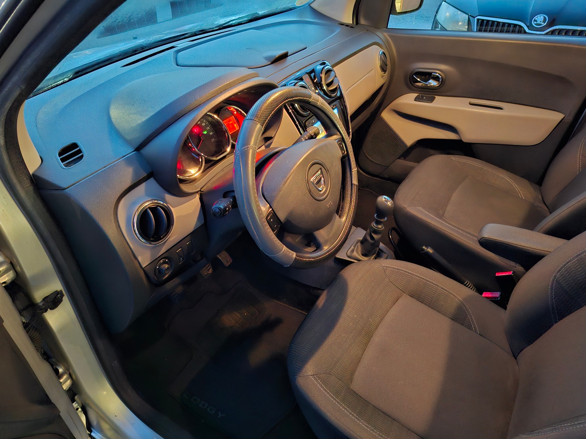 DACIA Lodgy 1.5 dCi Lauréate 7PL-image-6