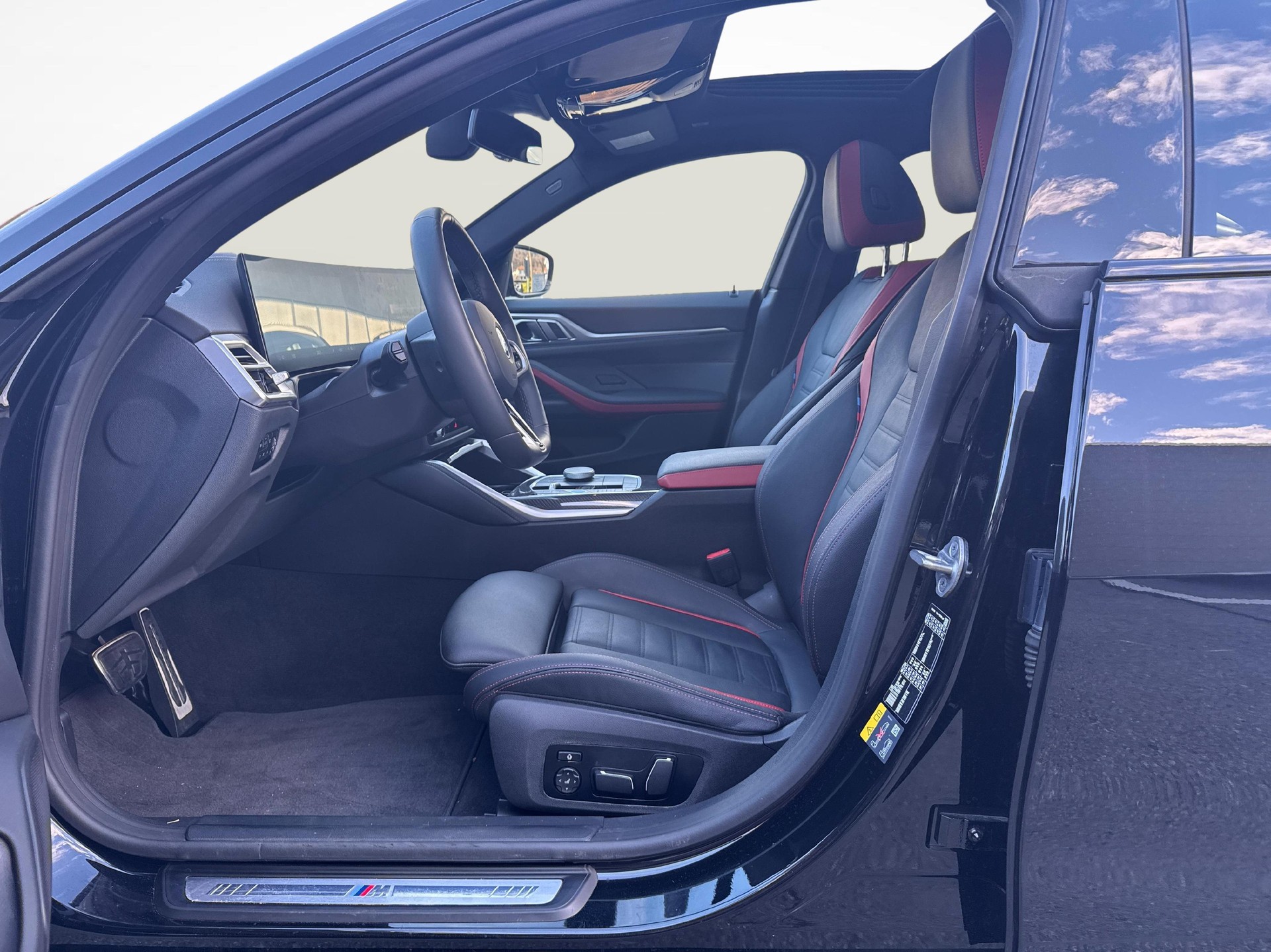 BMW i4 xDrive40-image-12
