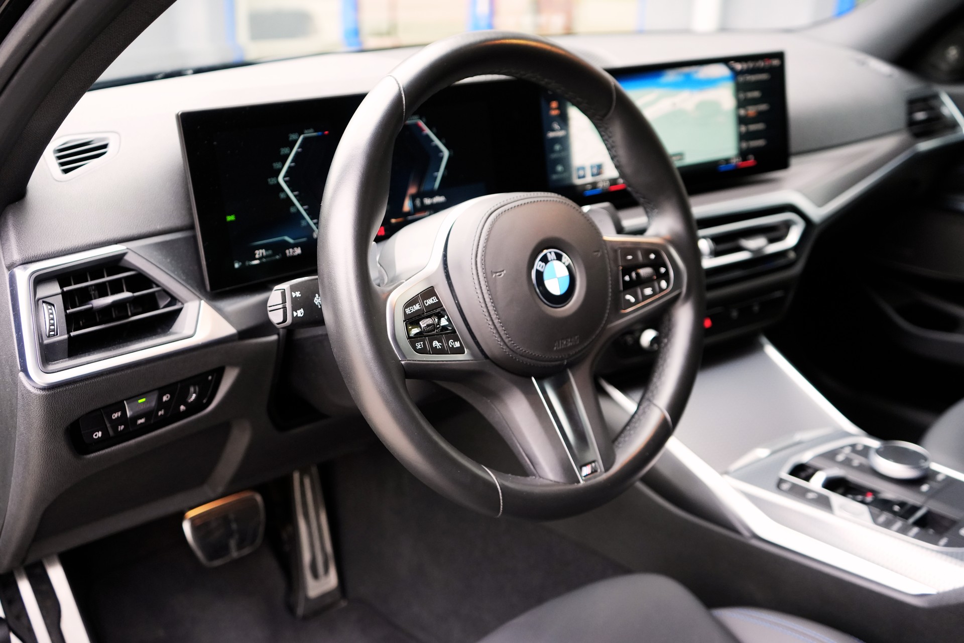 BMW 330d xDrive 48V Steptronic M Sport-image-11