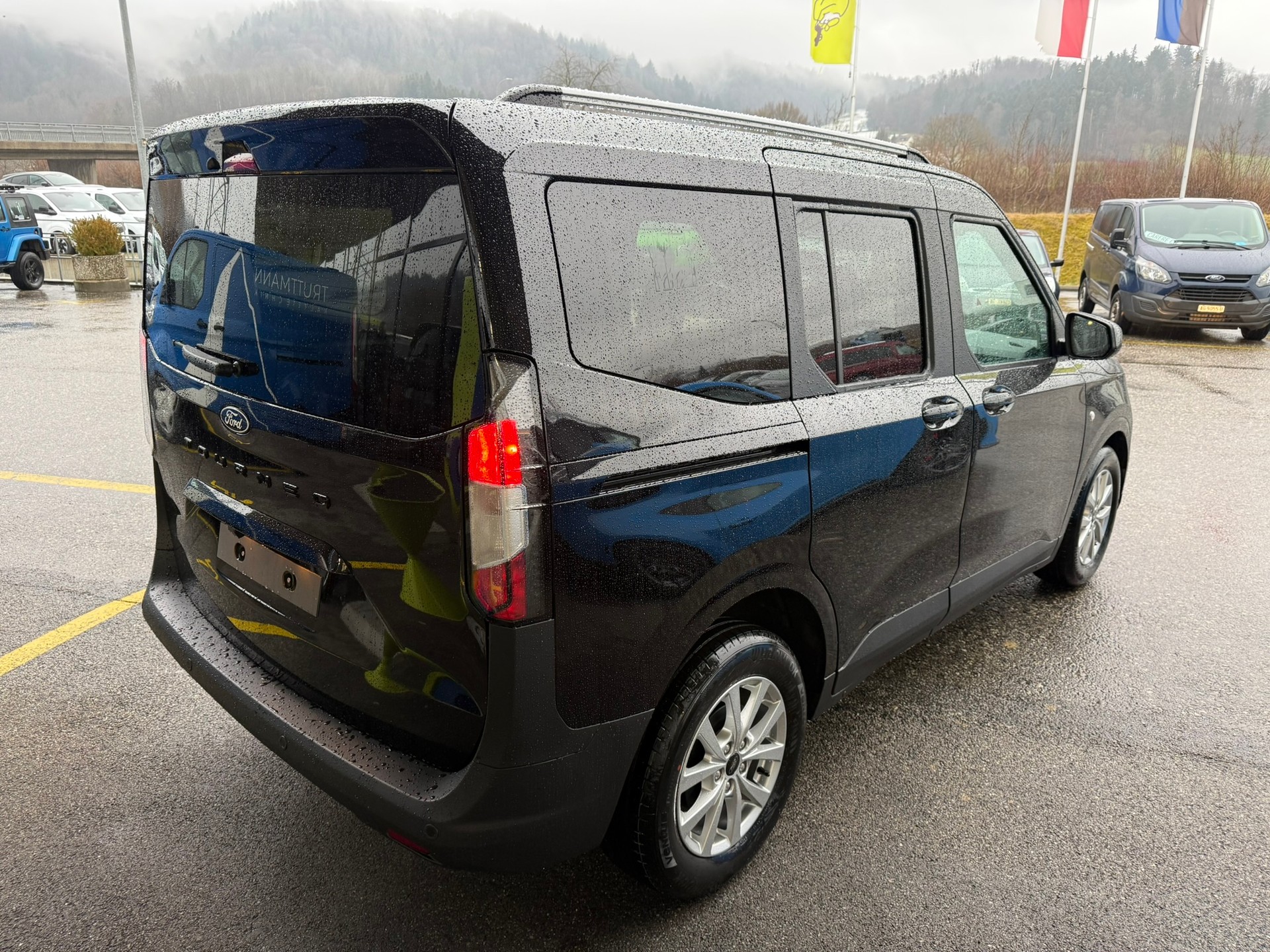 FORD Tourneo Courier 1.0 EcoBoost Titanium Automat-image-6