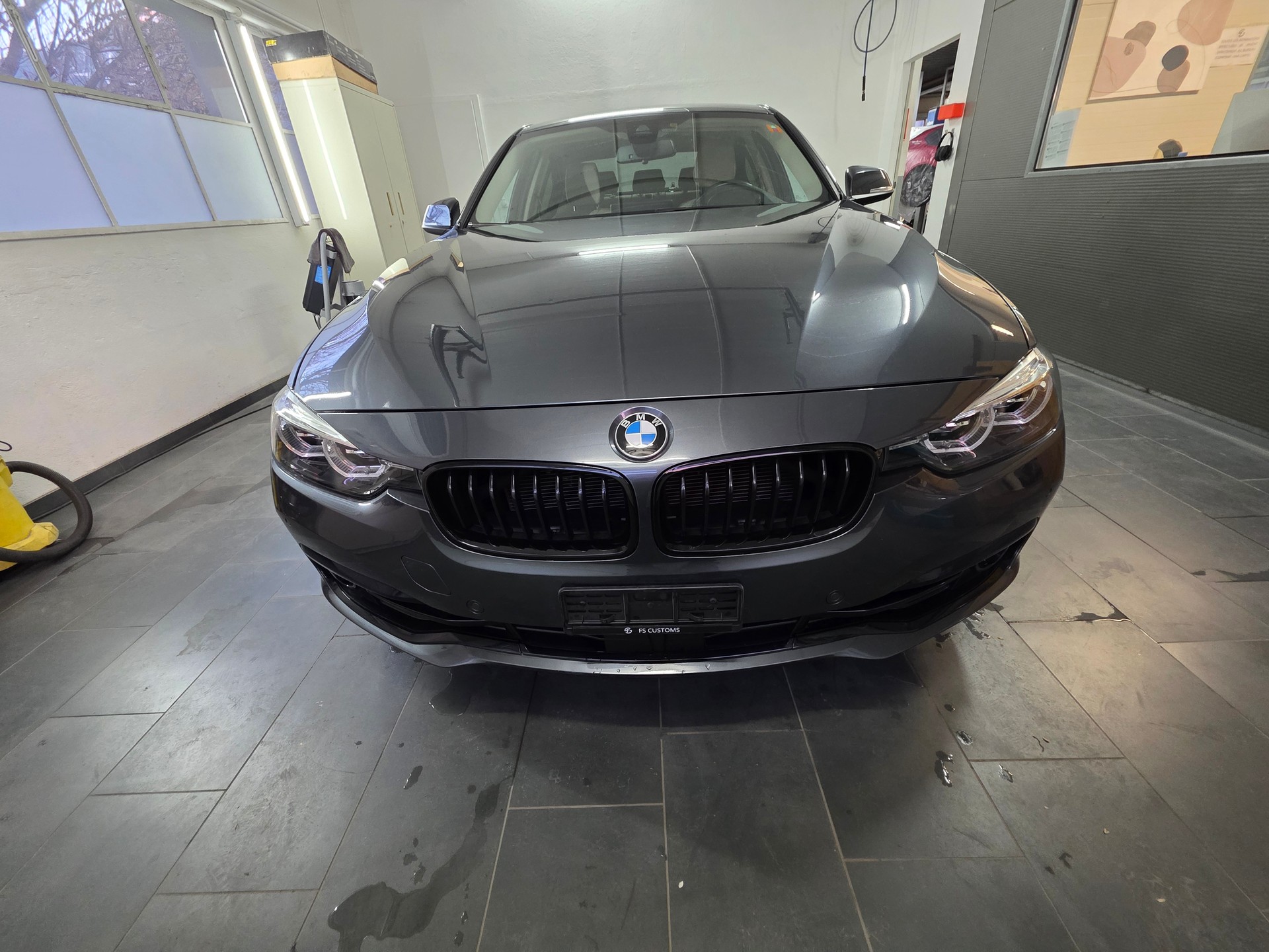 BMW 320d xDrive Edition Sport Line Steptronic-image-1