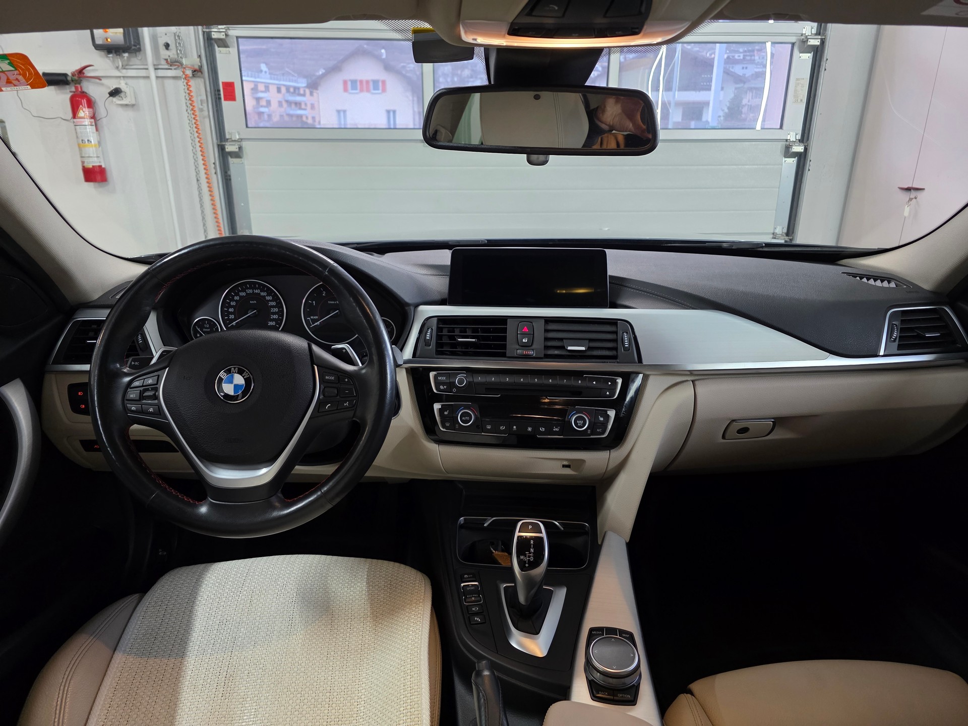 BMW 320d xDrive Edition Sport Line Steptronic-image-7