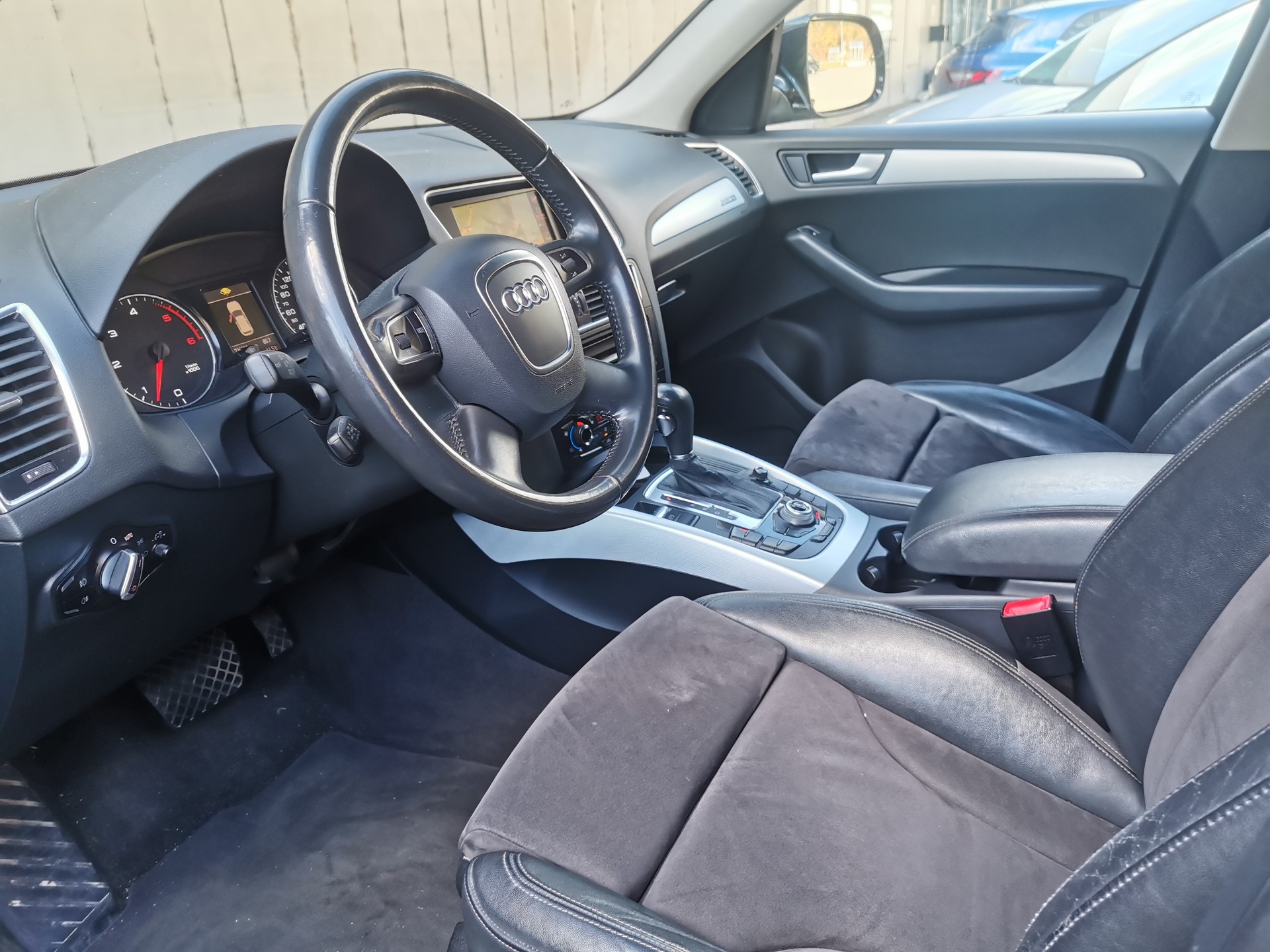 AUDI Q5 3.0 TDI quattro S-tronic-image-4