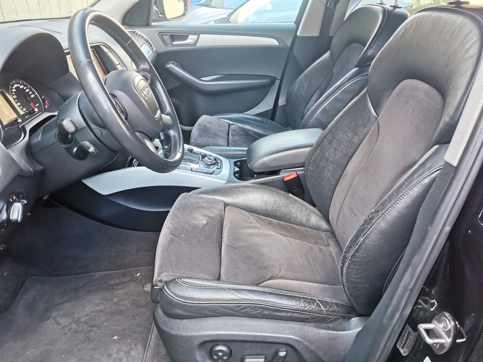 AUDI Q5 3.0 TDI quattro S-tronic-image-5