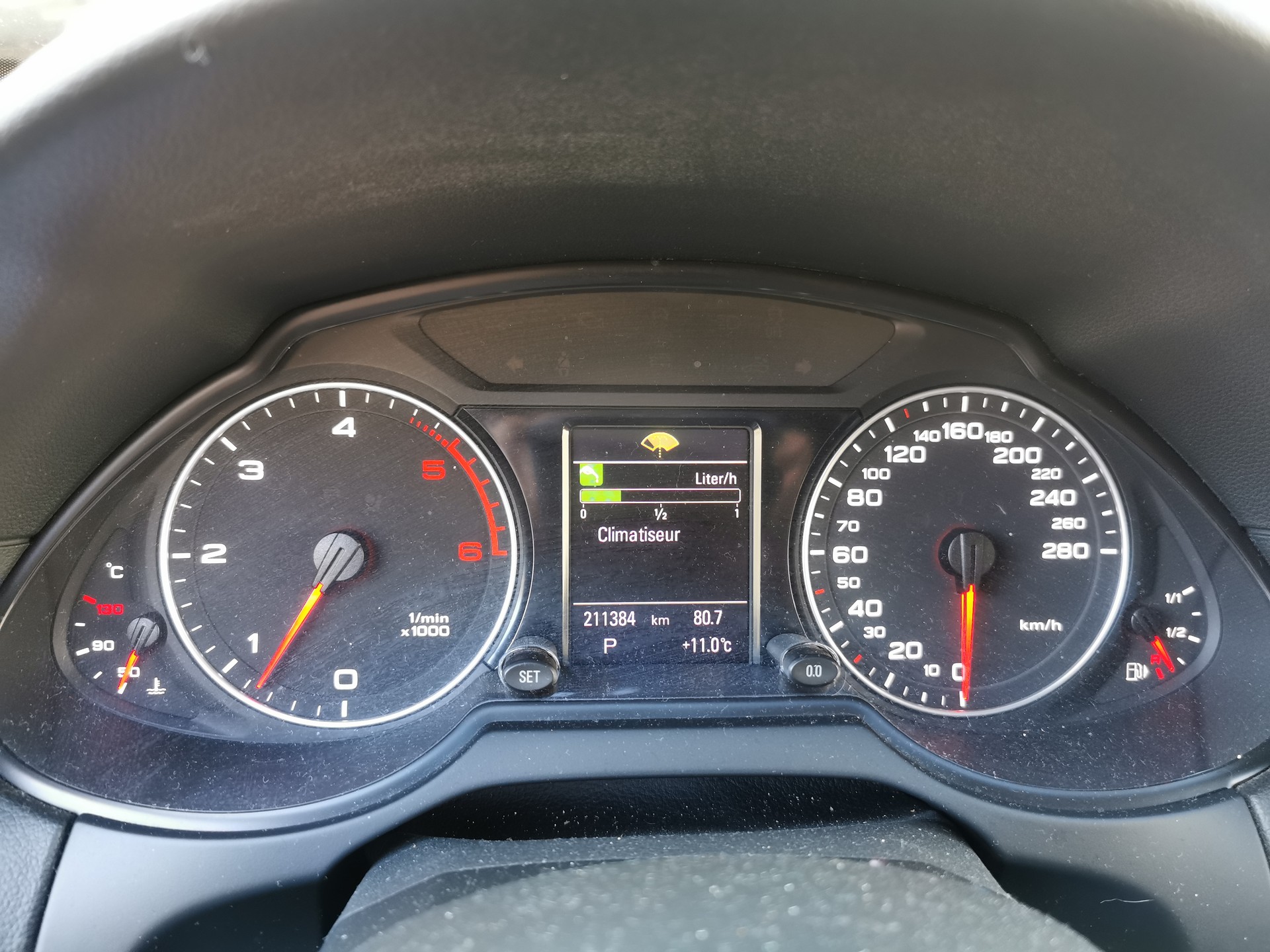 AUDI Q5 3.0 TDI quattro S-tronic-image-7