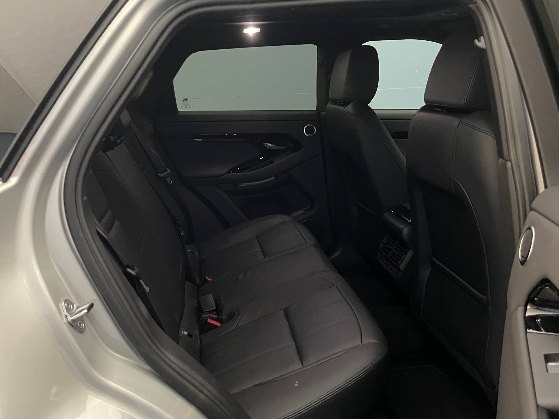 LAND ROVER Range Rover Evoque 1.5 T 270e Dynamic SE-image-10