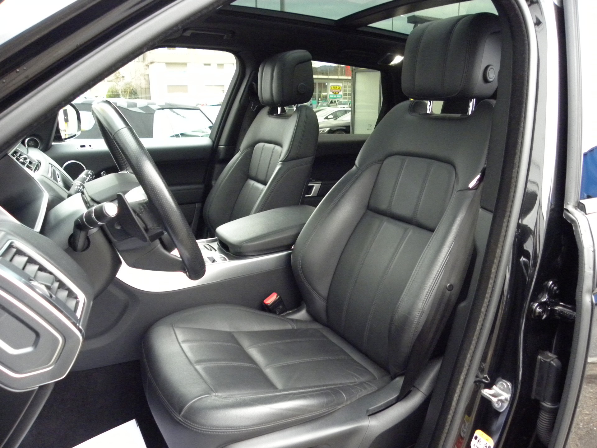 LAND ROVER Range Rover Sport D300 3.0D I6 MHEV SE Automatic-image-6