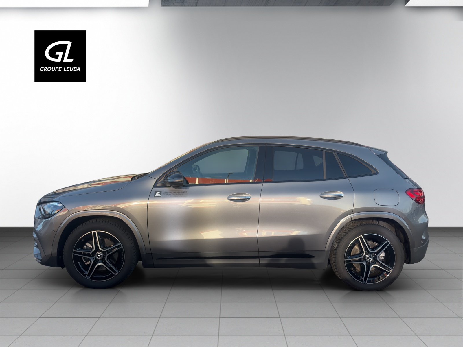 MERCEDES-BENZ GLA 220 4Matic 8G-DCT-showroom-element-2