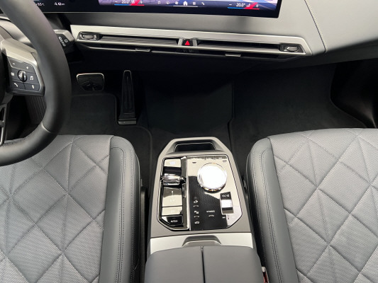 BMW iX xDrive60 M Sport Pro-image-11