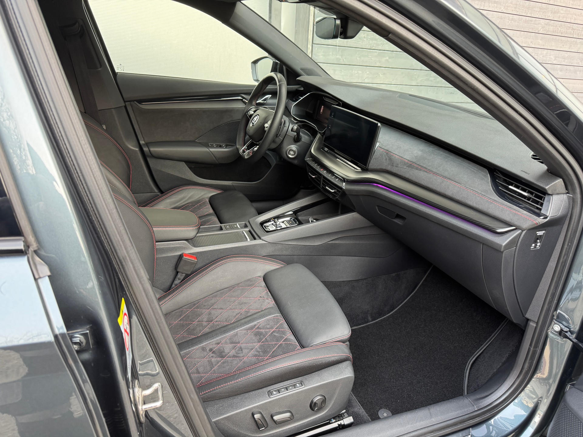 SKODA Octavia Combi 1.4 TSI PHEV DSG RS-image-14