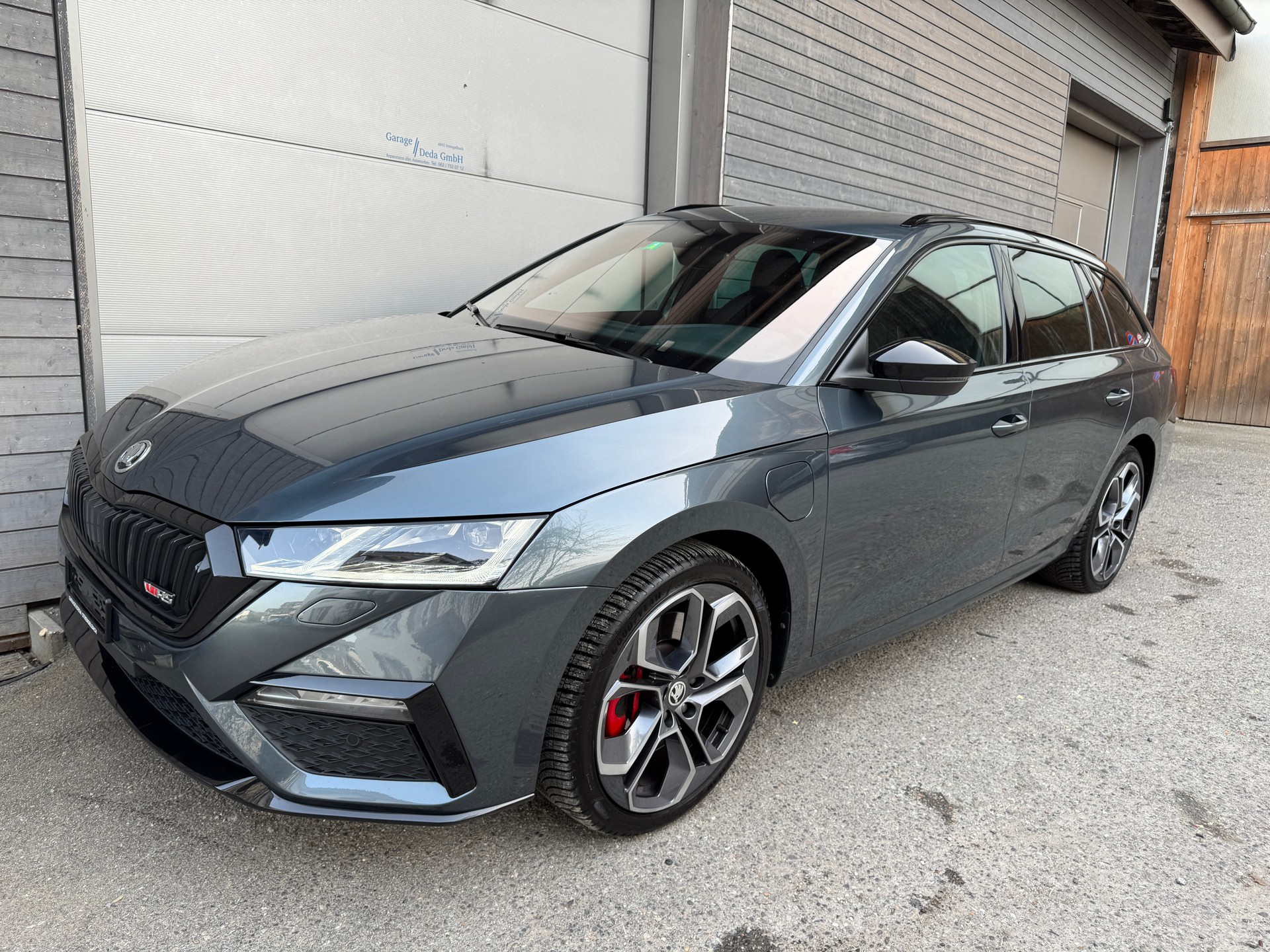 SKODA Octavia Combi 1.4 TSI PHEV DSG RS-image-2