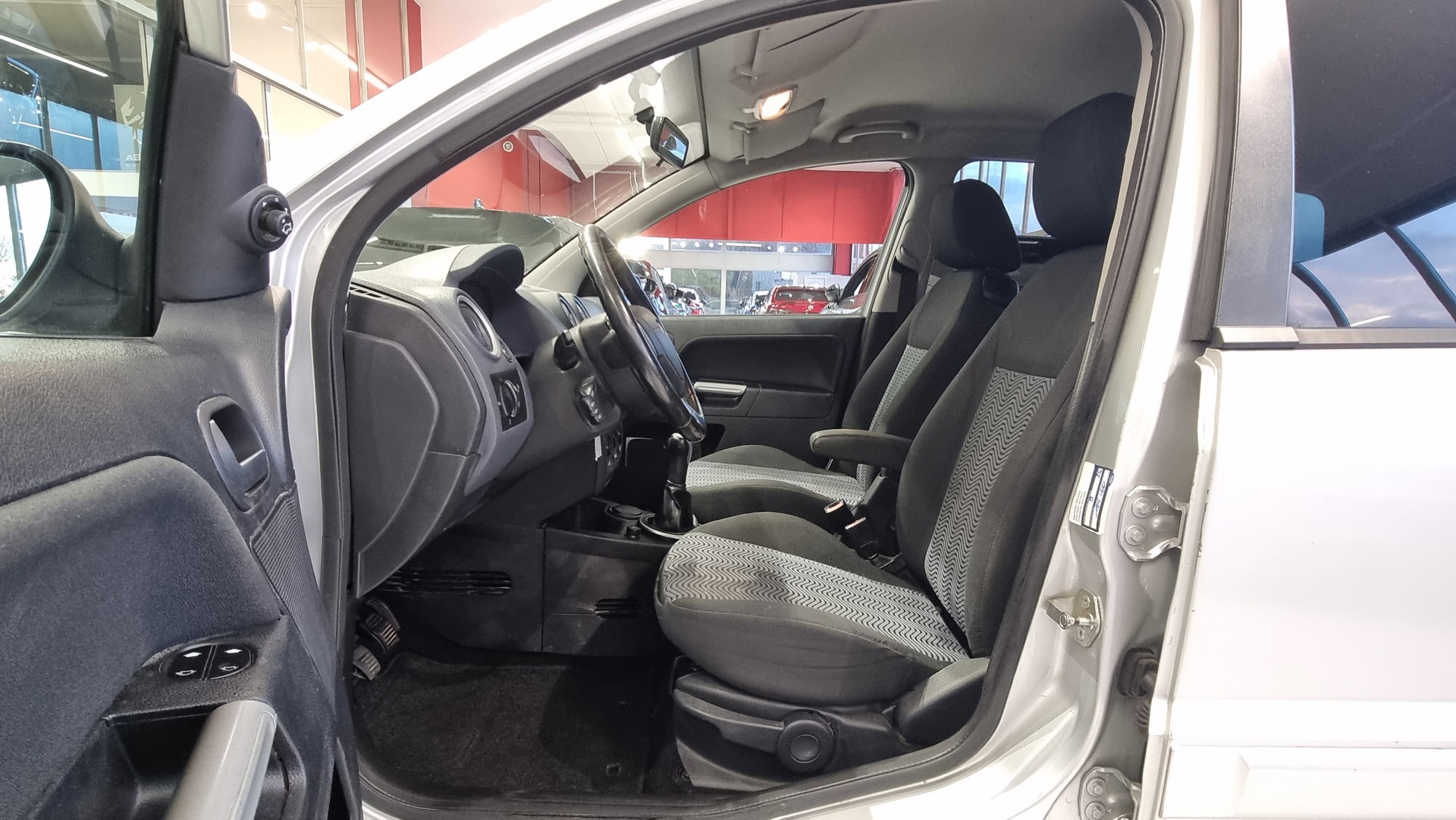 FORD Fusion 1.6 16V Plus-image-12