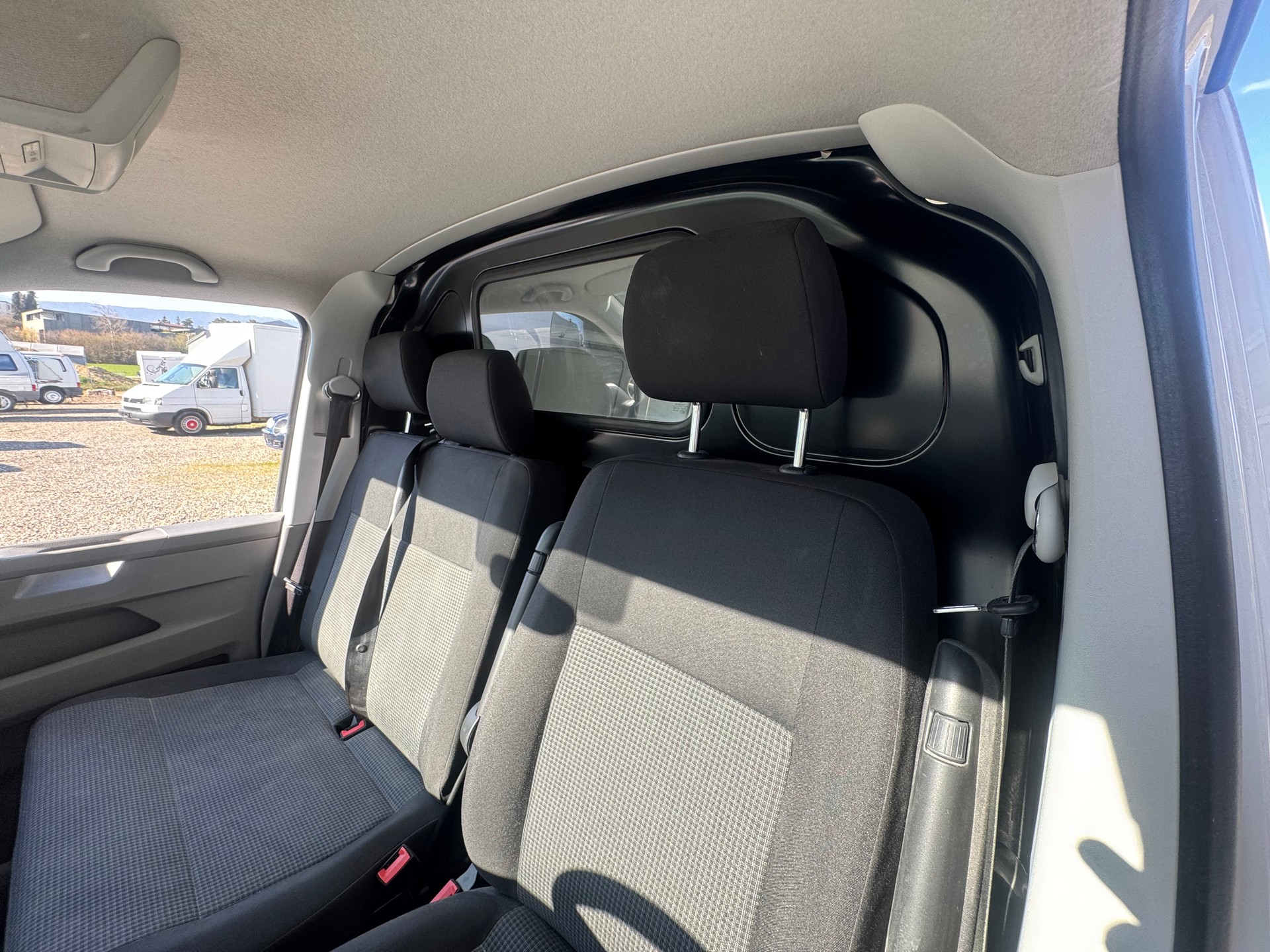 VW T6.1 2.0 TDI Entry-image-8