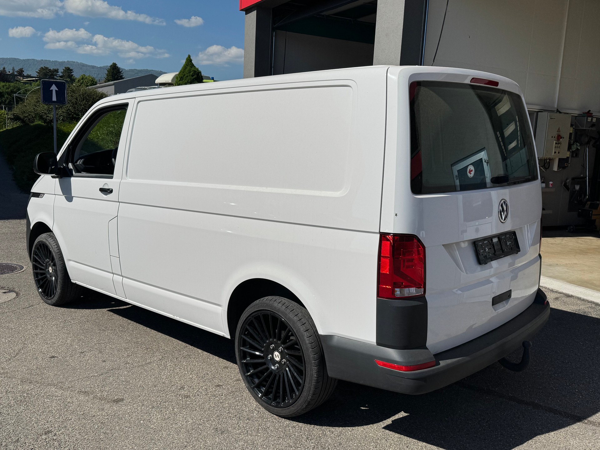 VW T6.1 2.0 TDI Entry-image-2