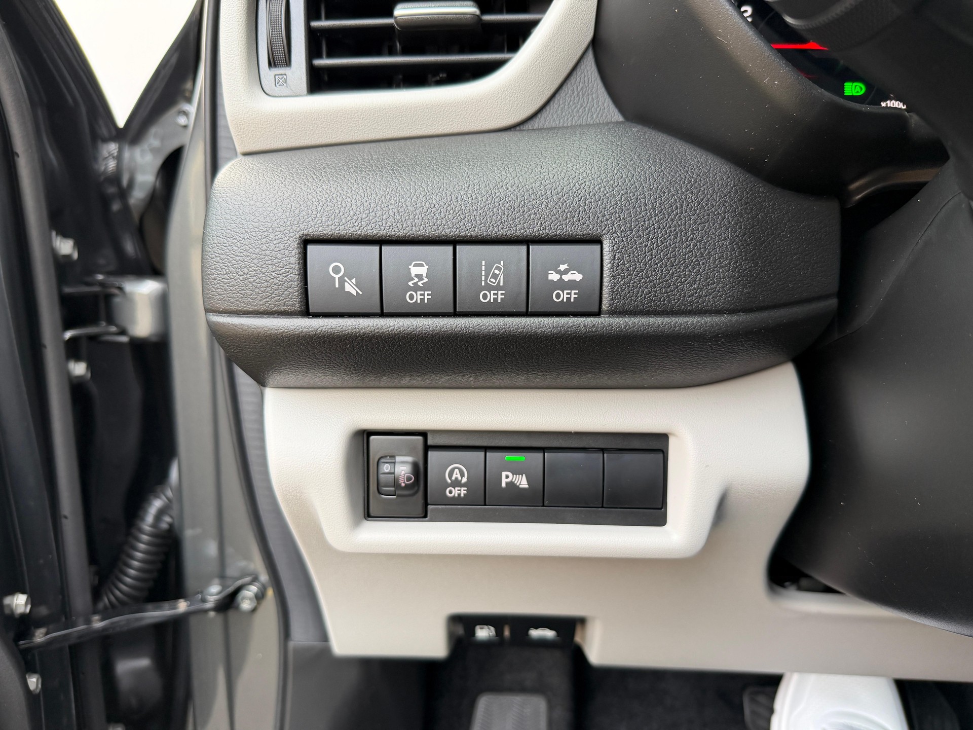 SUZUKI Swift 1.2 Sakura Top Hybrid-image-11