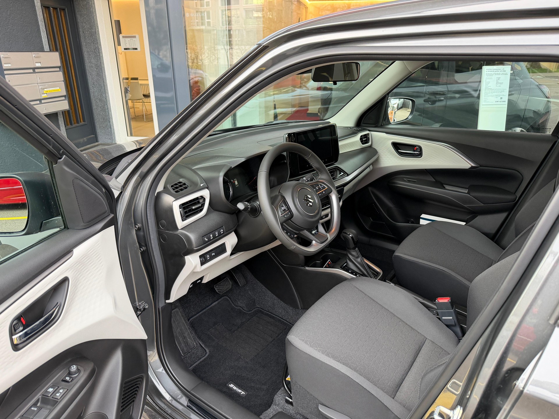 SUZUKI Swift 1.2 Sakura Top Hybrid-image-8