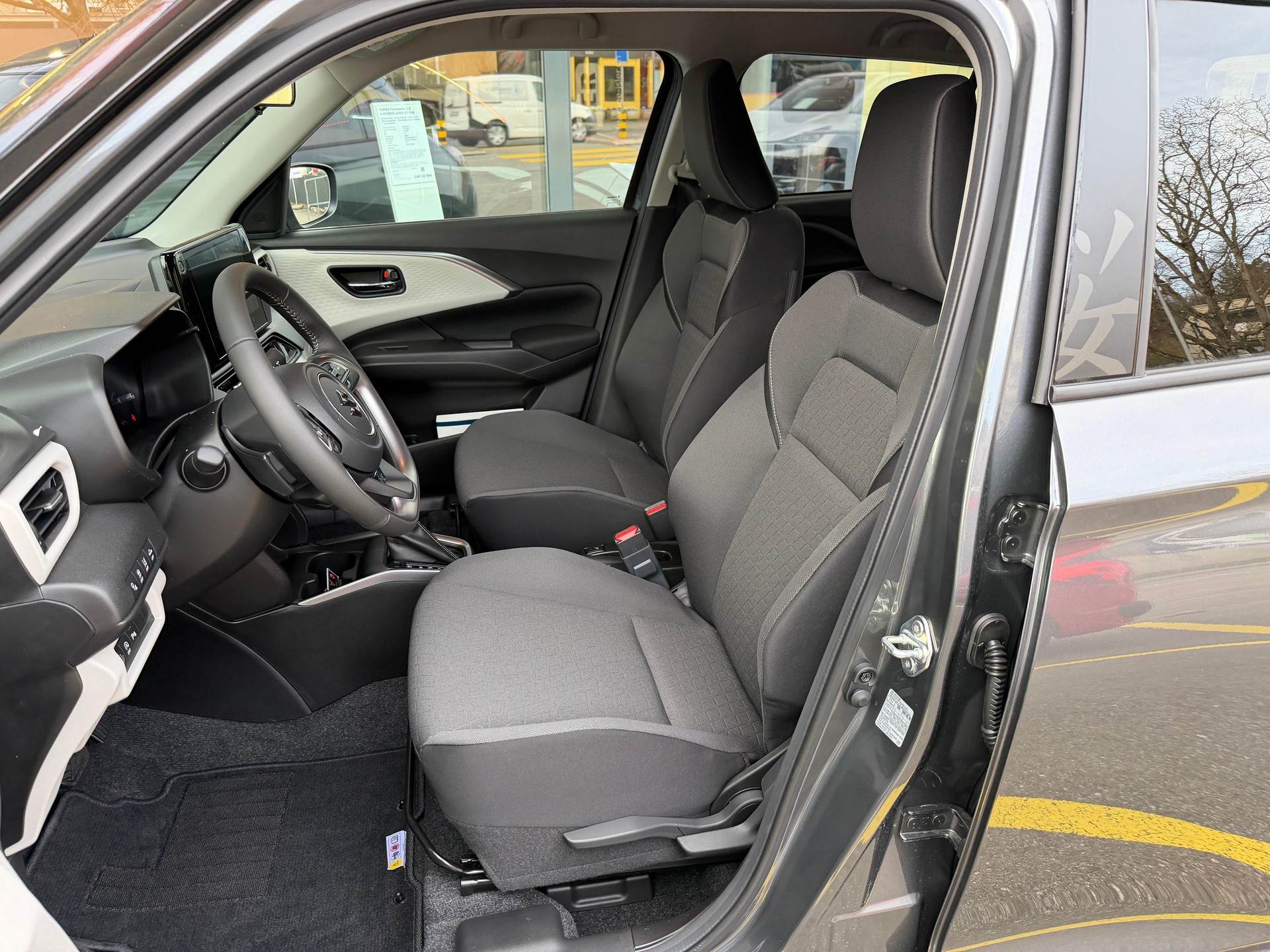 SUZUKI Swift 1.2 Sakura Top Hybrid-image-7