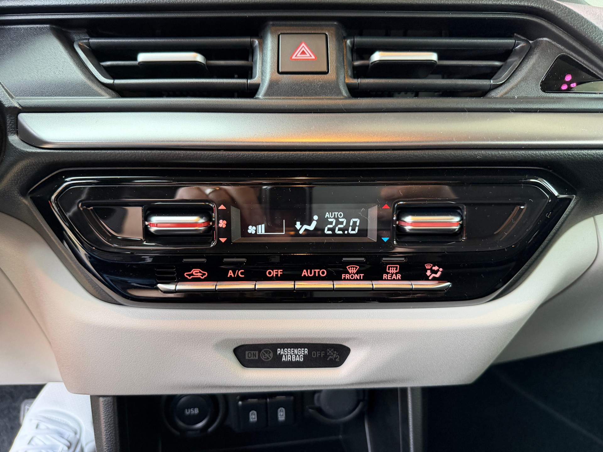 SUZUKI Swift 1.2 Sakura Top Hybrid-image-15