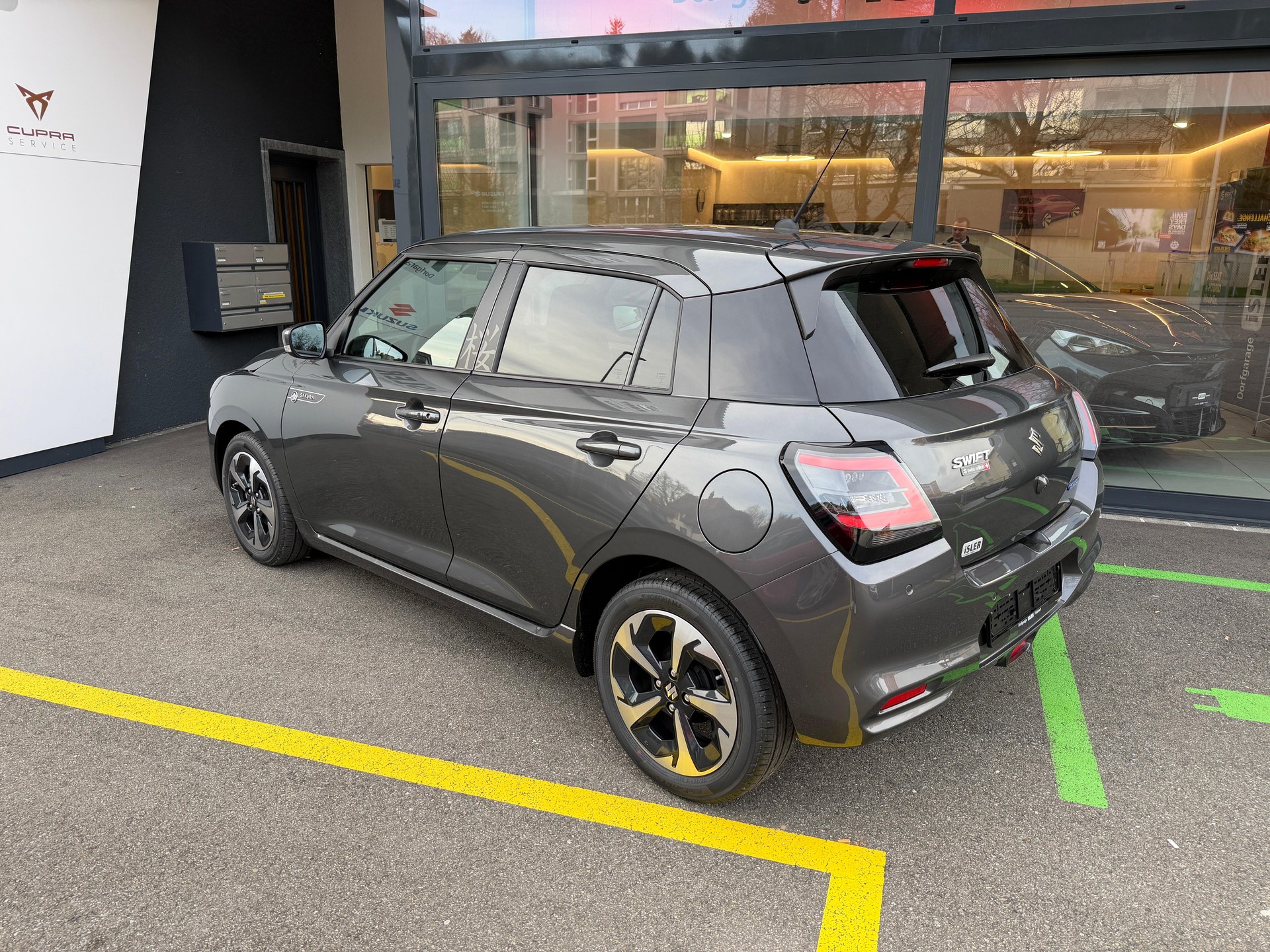 SUZUKI Swift 1.2 Sakura Top Hybrid-image-3