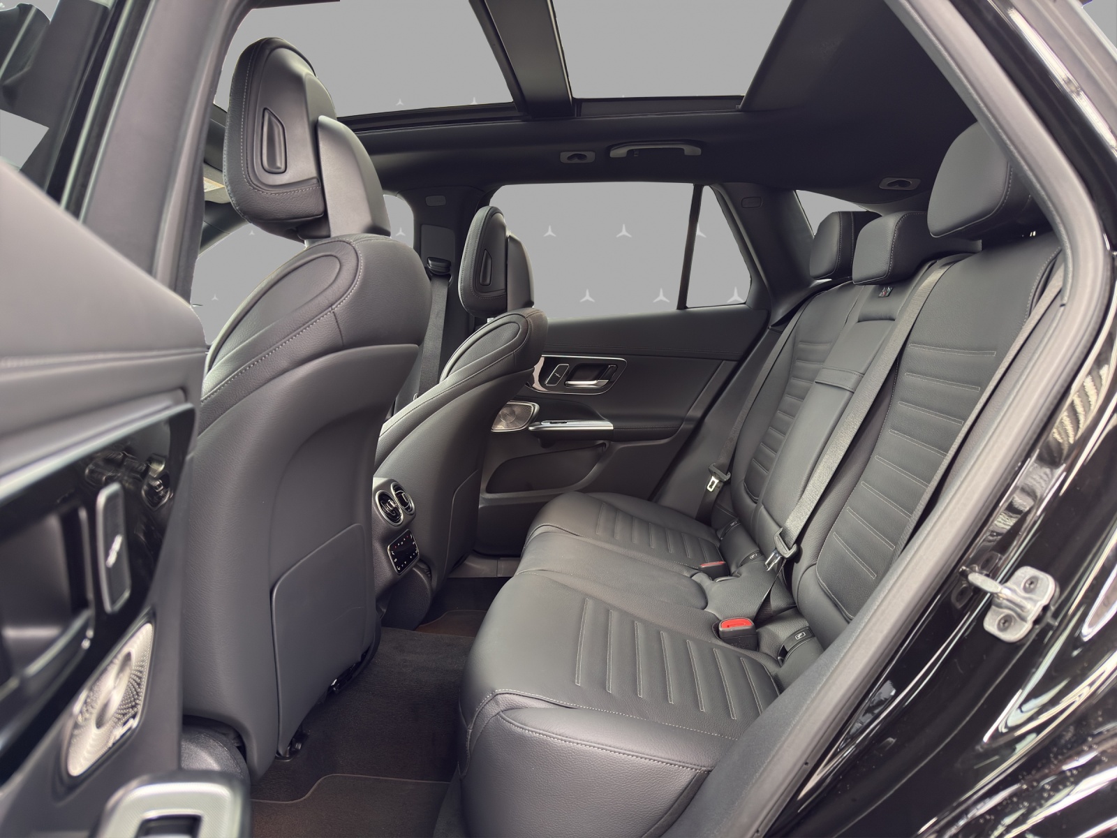 MERCEDES-BENZ GLC 300 d 4Matic 9G-Tronic-image-13