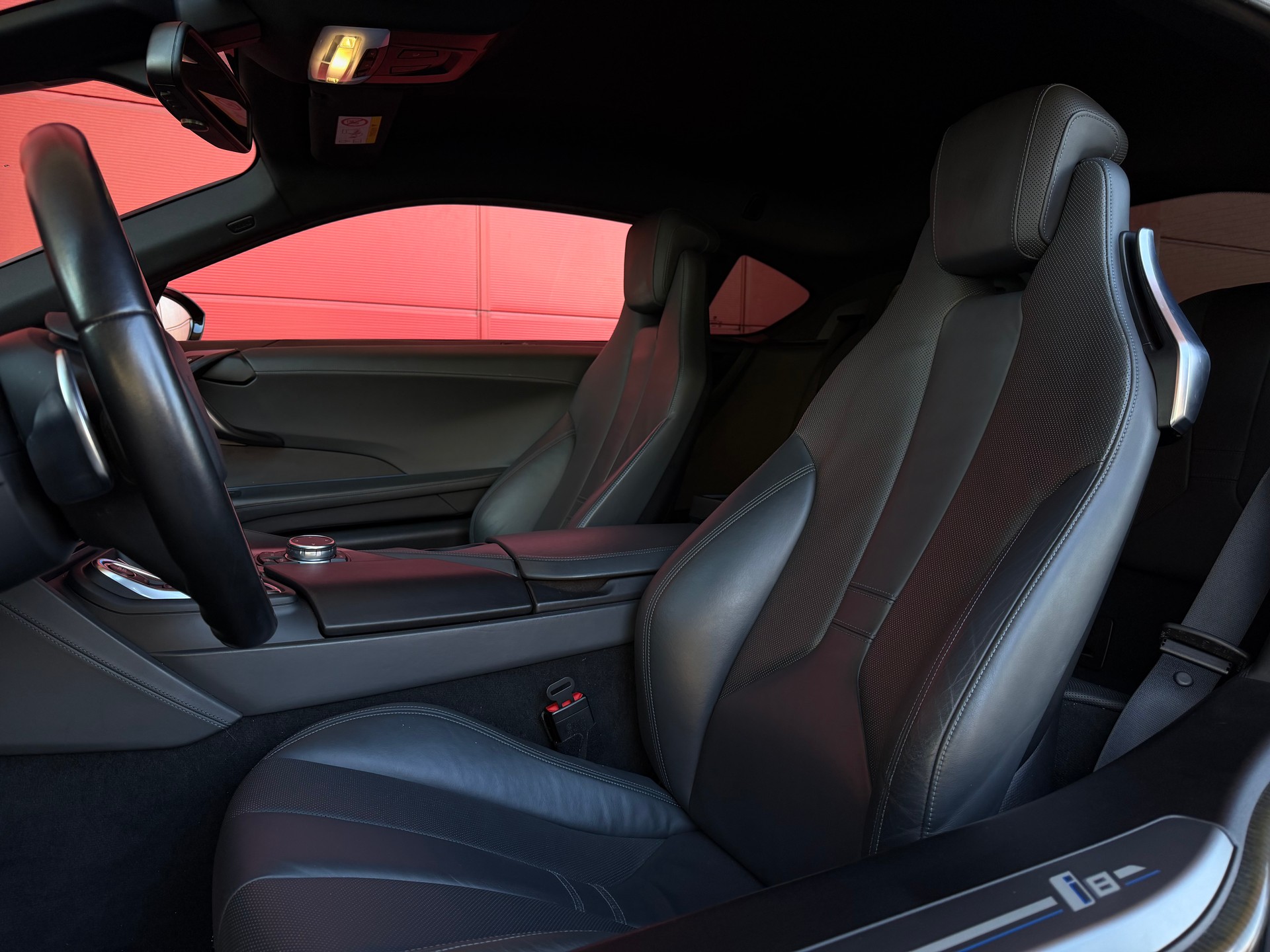 BMW i8 Coupé-image-11