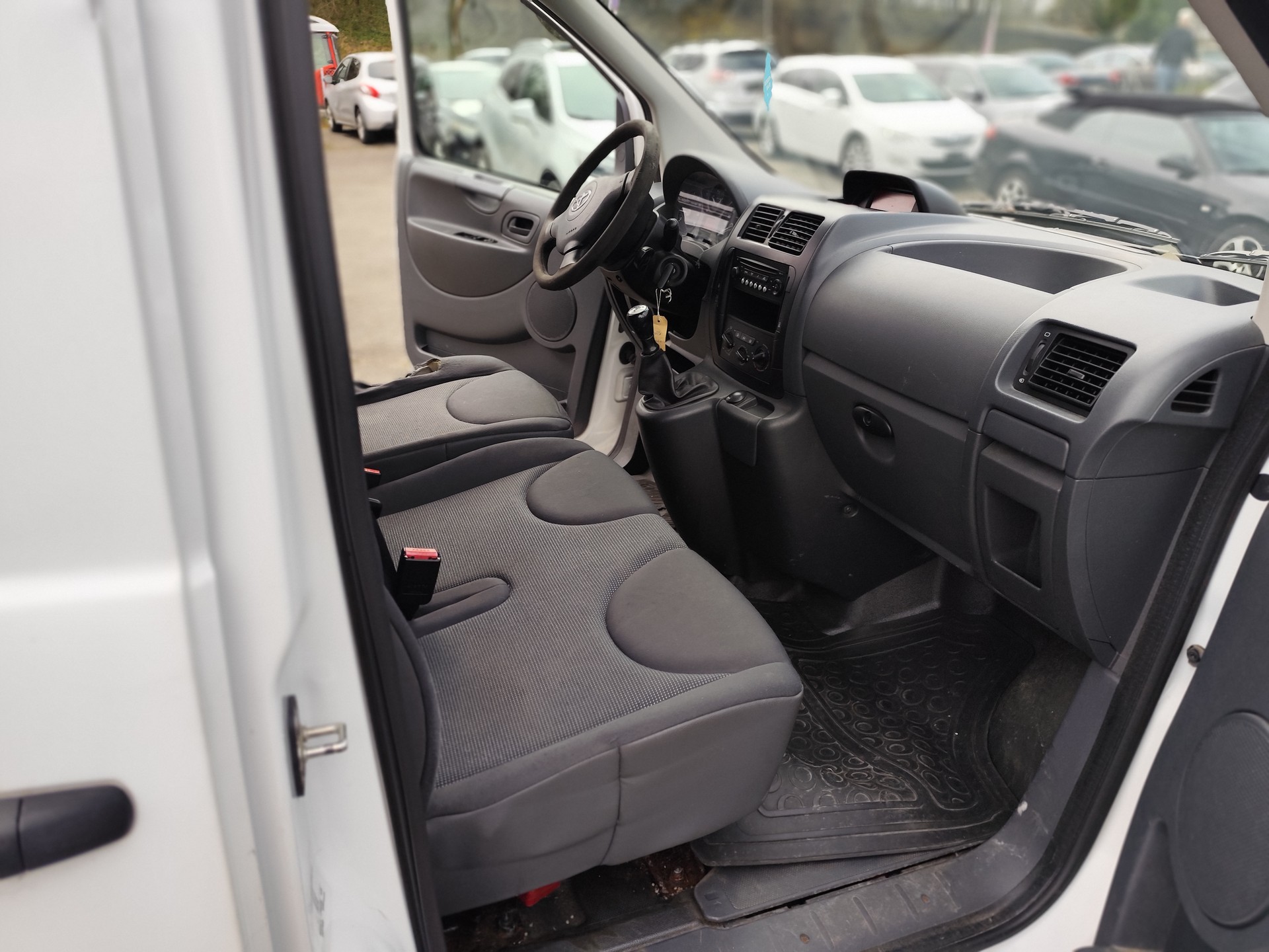 TOYOTA Proace 1.6D Glass Van Terra L1H1-image-12