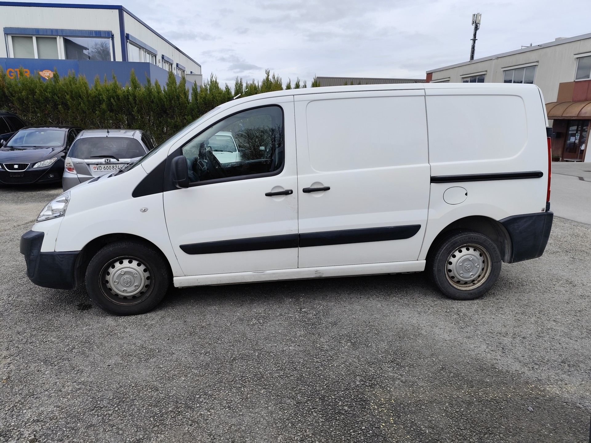 TOYOTA Proace 1.6D Glass Van Terra L1H1-image-6