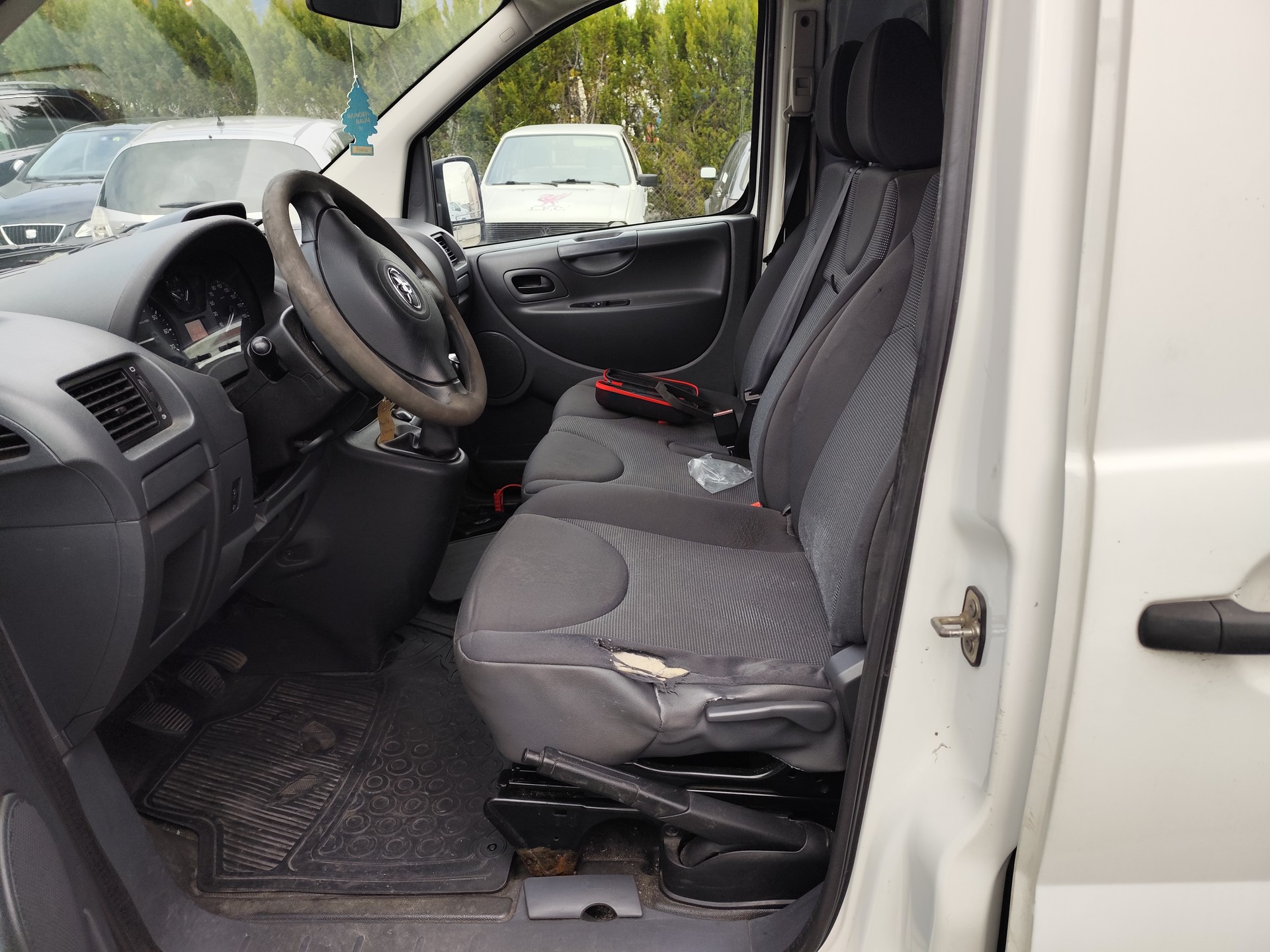 TOYOTA Proace 1.6D Glass Van Terra L1H1-image-8
