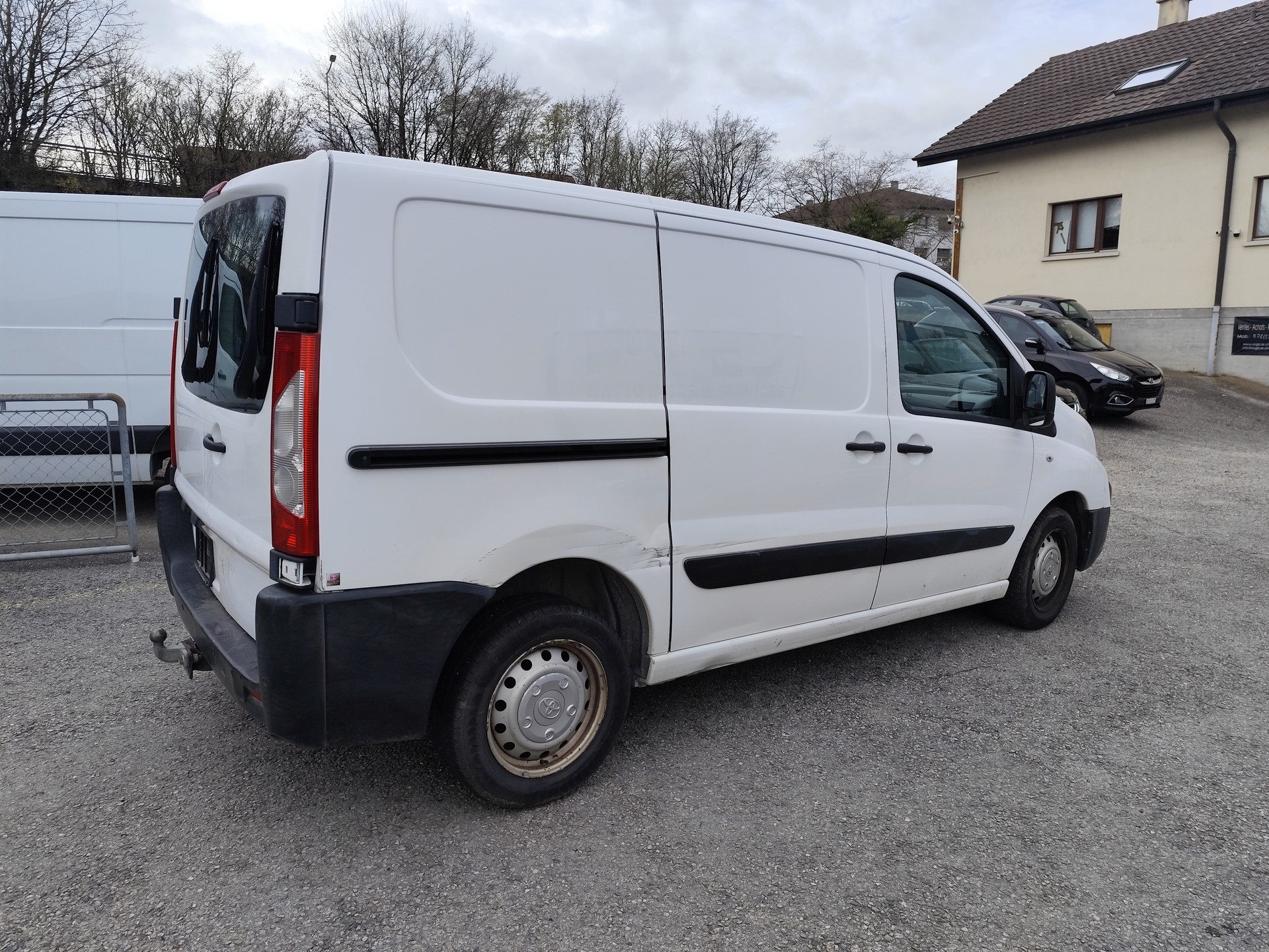 TOYOTA Proace 1.6D Glass Van Terra L1H1-image-3